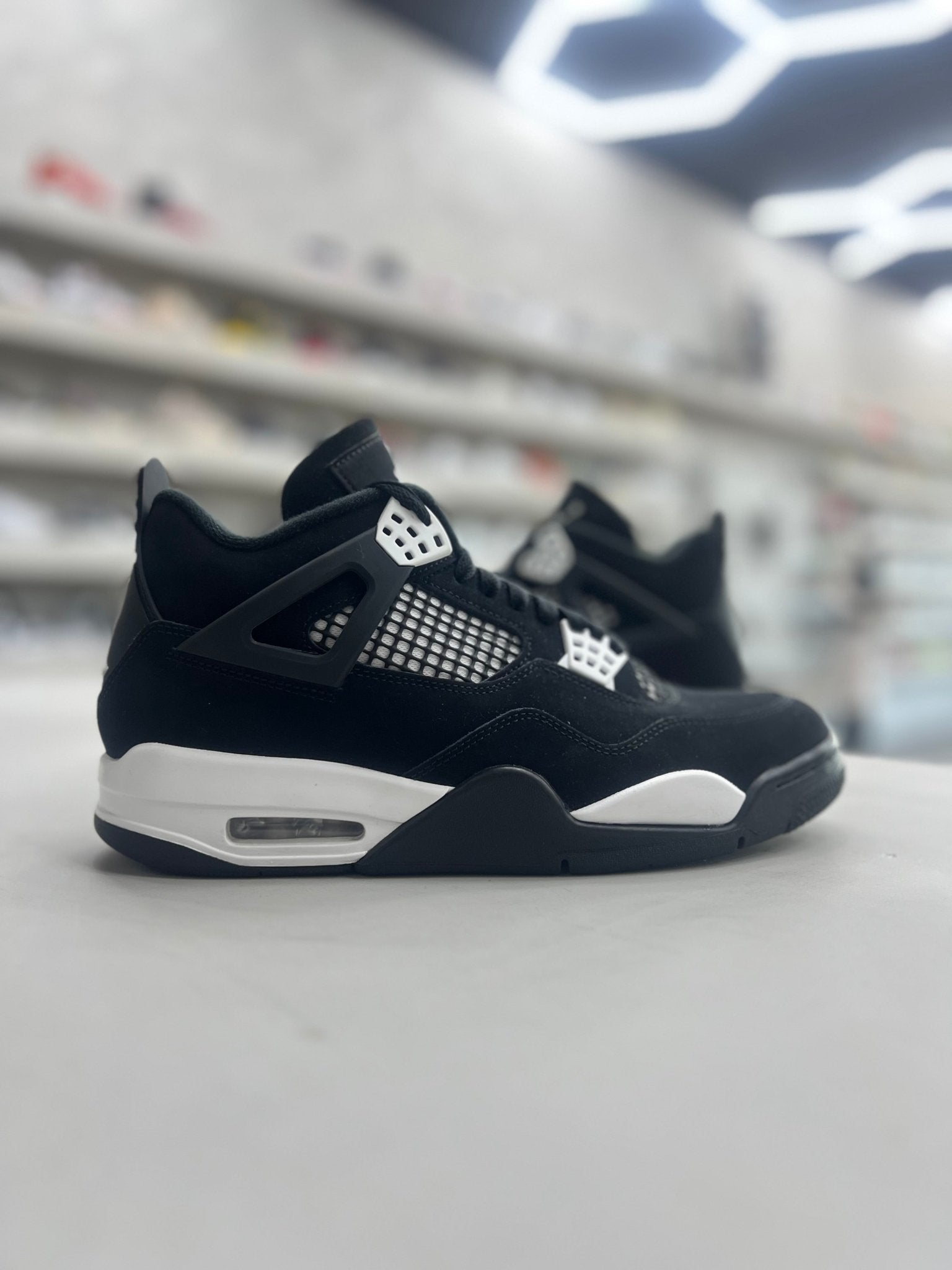 Jordan 4 Retro White Thunder Sz 9.5 (PREOWNED)(no box) - Restock AveJordan 4 Retro White Thunder Sz 9.5 (PREOWNED)(no box)Restock AveRestock Ave9.5Restock Ave