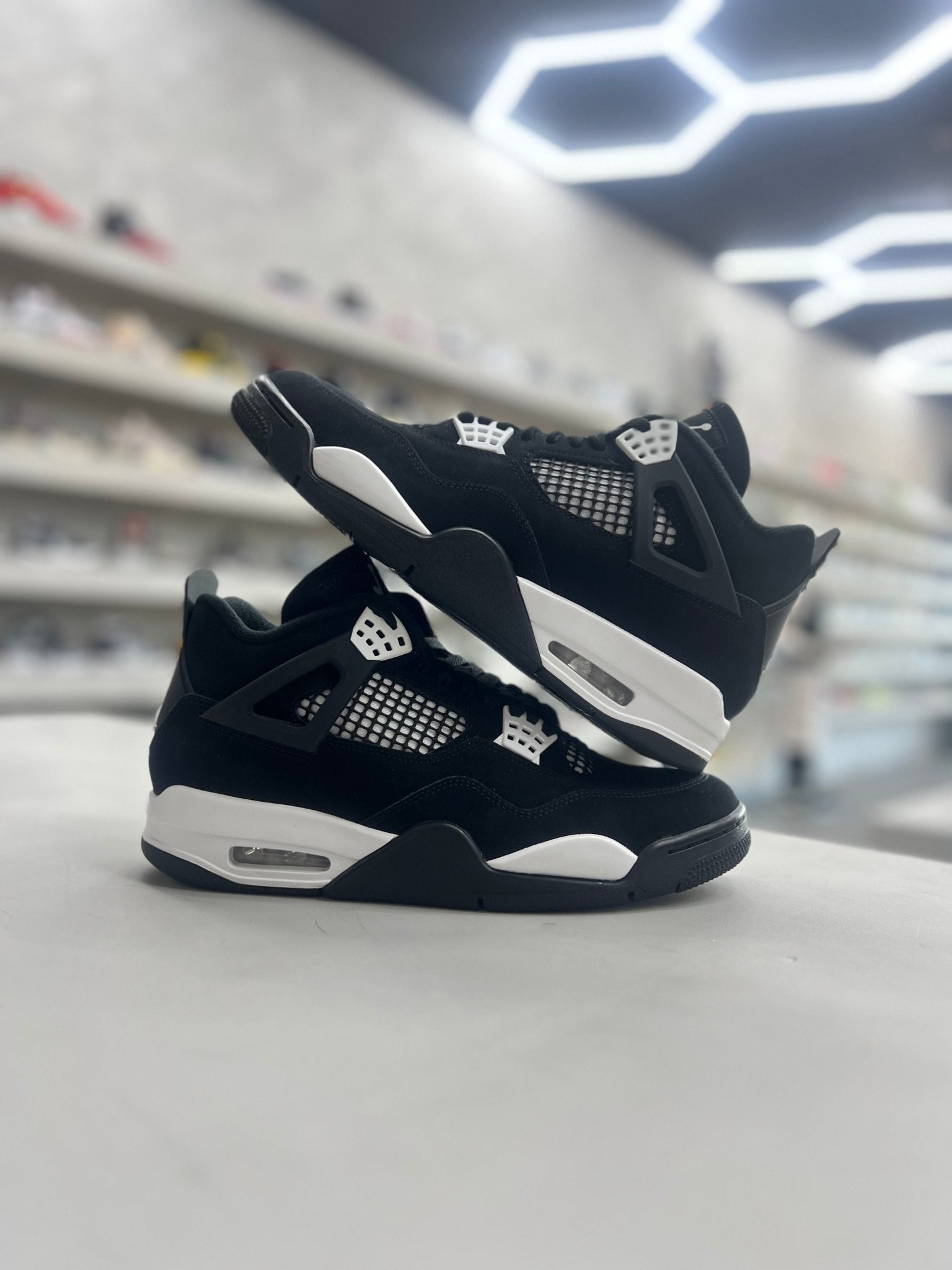 Jordan 4 Retro White Thunder Sz 9.5 (PREOWNED)(no box) - Restock AveJordan 4 Retro White Thunder Sz 9.5 (PREOWNED)(no box)Restock AveRestock Ave9.5Restock Ave