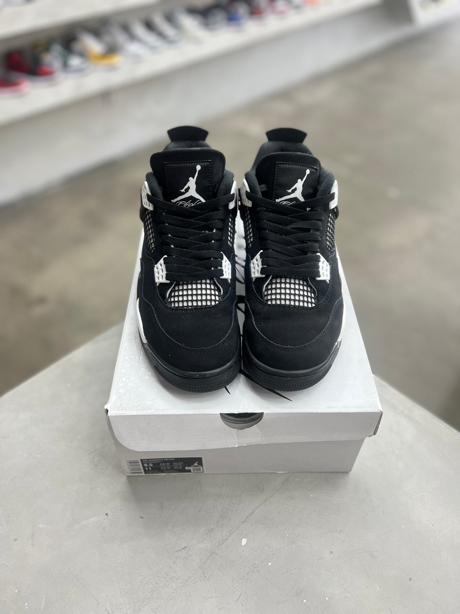Jordan 4 Retro White Thunder Sz 9.5 (PREOWNED) - Restock AveJordan 4 Retro White Thunder Sz 9.5 (PREOWNED)Restock AveRestock Ave9.560153459Restock Ave