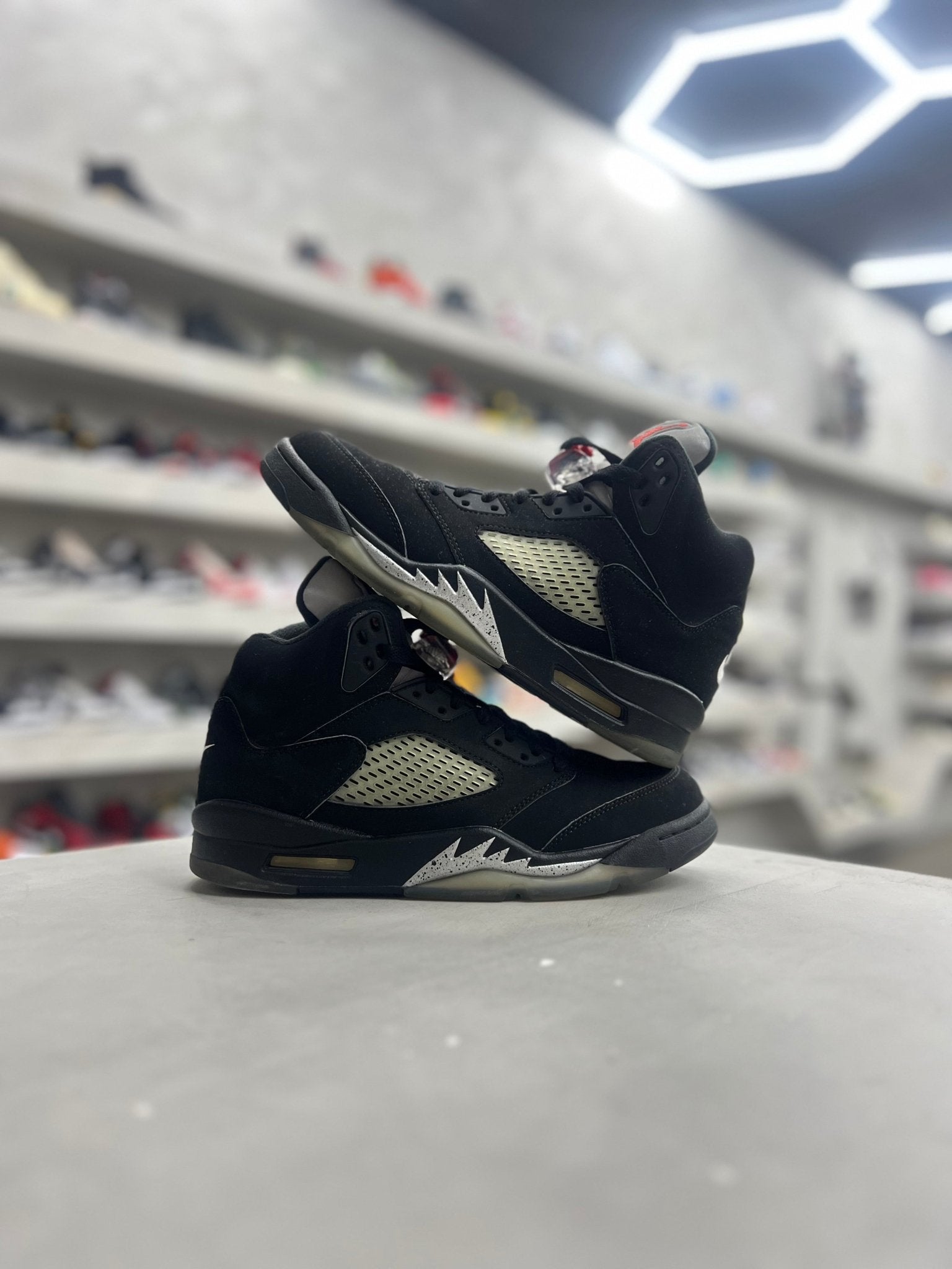 Jordan 5 Retro Black Metallic (2016) Sz 8 (PREOWNED) (NO BOX) - Restock AveJordan 5 Retro Black Metallic (2016) Sz 8 (PREOWNED) (NO BOX)Restock AveRestock Ave814951283Restock Ave
