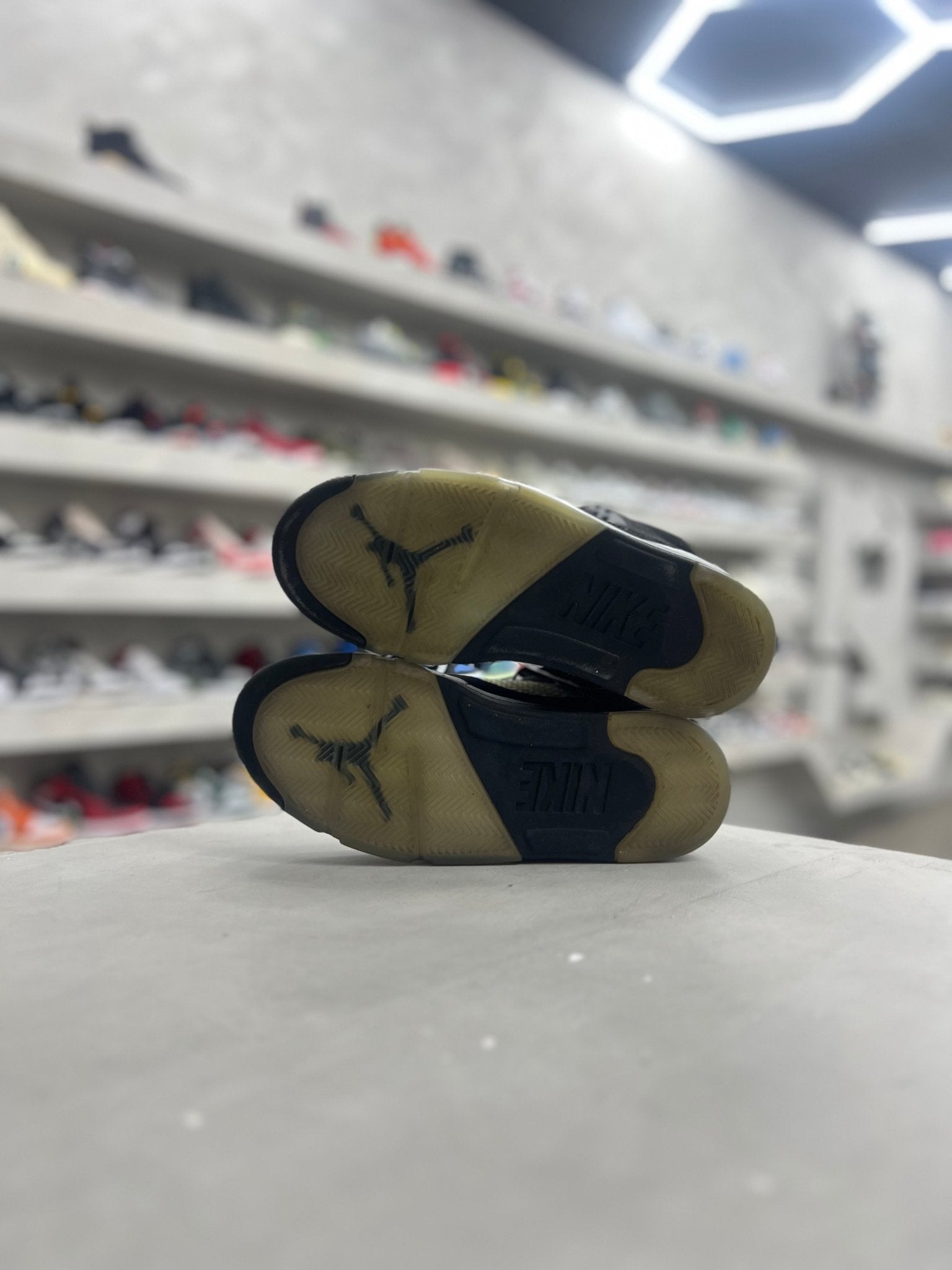 Jordan 5 Retro Black Metallic (2016) Sz 8 (PREOWNED) (NO BOX) - Restock AveJordan 5 Retro Black Metallic (2016) Sz 8 (PREOWNED) (NO BOX)Restock AveRestock Ave814951283Restock Ave