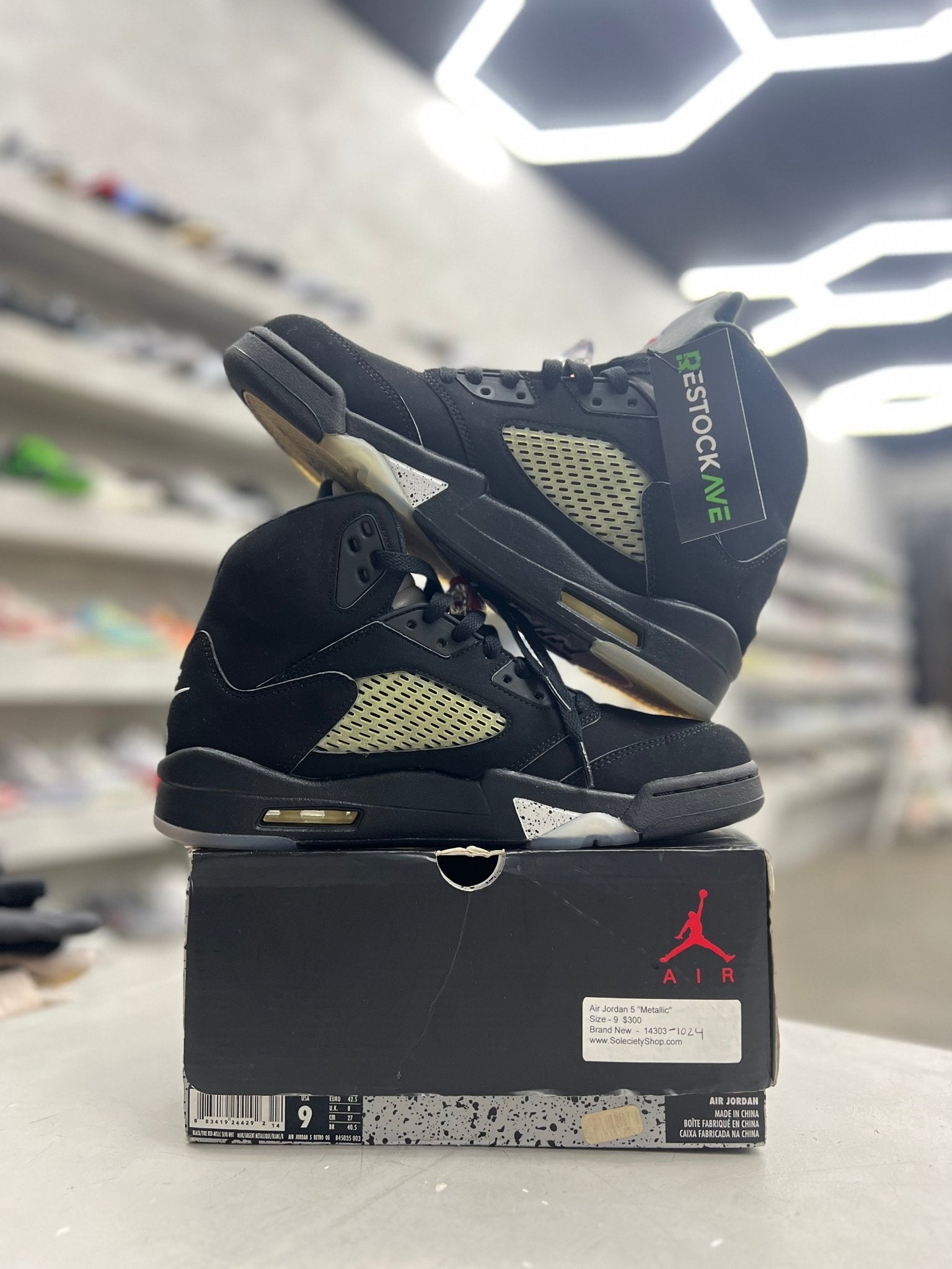 Jordan 5 Retro Black Metallic Sz 9 (PREOWNED) - Restock AveJordan 5 Retro Black Metallic Sz 9 (PREOWNED)Restock AveRestock Ave9Restock Ave