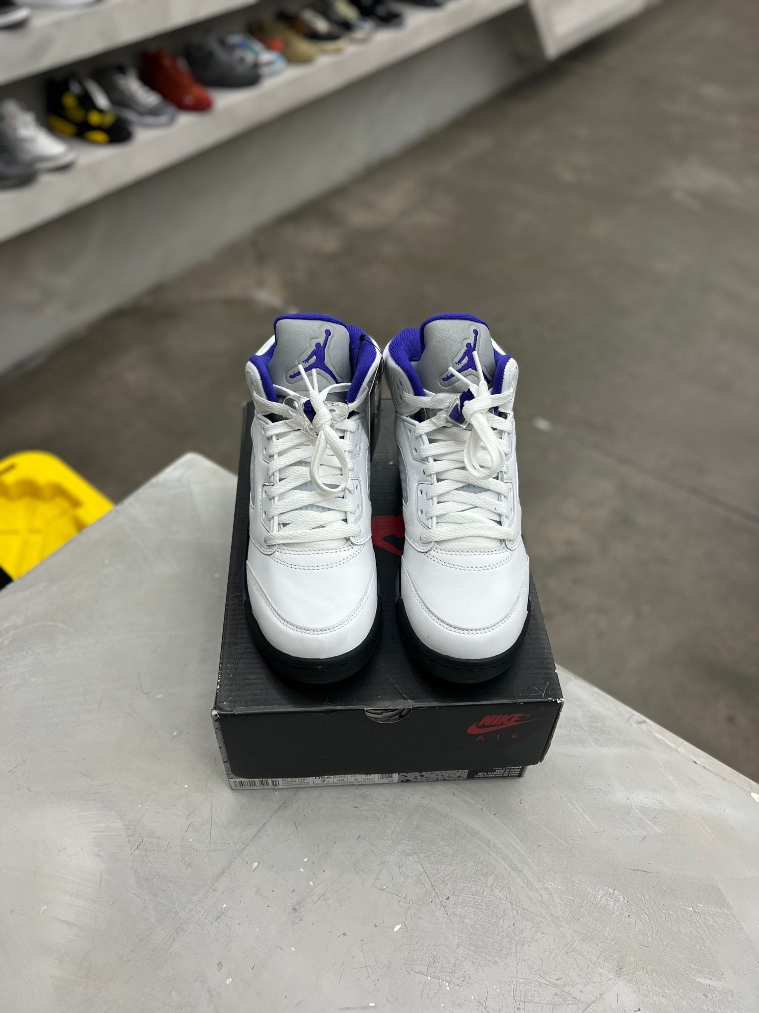 Jordan 5 Retro Dark Concord Sz 7y (PREOWNED) - Restock AveJordan 5 Retro Dark Concord Sz 7y (PREOWNED)Restock AveRestock Ave7yRestock Ave
