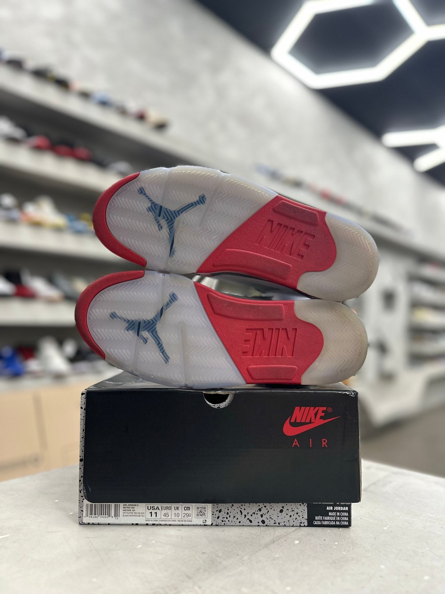 Jordan 5 Retro Fire Red Black Tongue Sz 11 (PREOWNED) - Restock AveJordan 5 Retro Fire Red Black Tongue Sz 11 (PREOWNED)Restock AveRestock Ave11Restock Ave