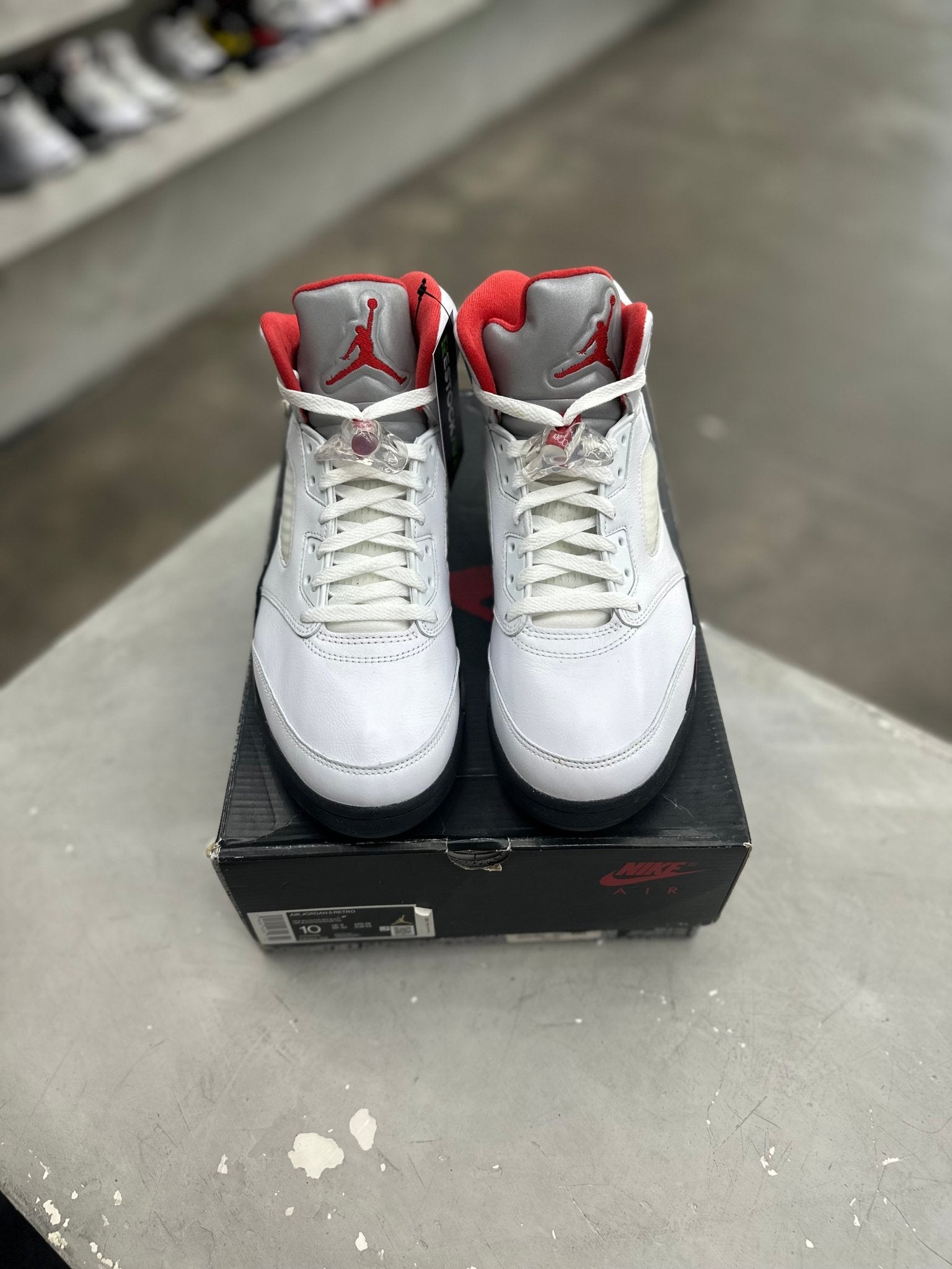 Jordan 5 Retro Fire Red Silver Tongue Sz 10 (PREOWNED) - Restock AveJordan 5 Retro Fire Red Silver Tongue Sz 10 (PREOWNED)Restock AveRestock Ave10Restock Ave