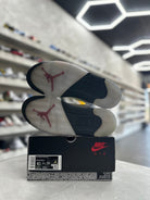 Jordan 5 Retro Fire Red Silver Tongue Sz 10 (PREOWNED) - Restock AveJordan 5 Retro Fire Red Silver Tongue Sz 10 (PREOWNED)Restock AveRestock Ave10Restock Ave
