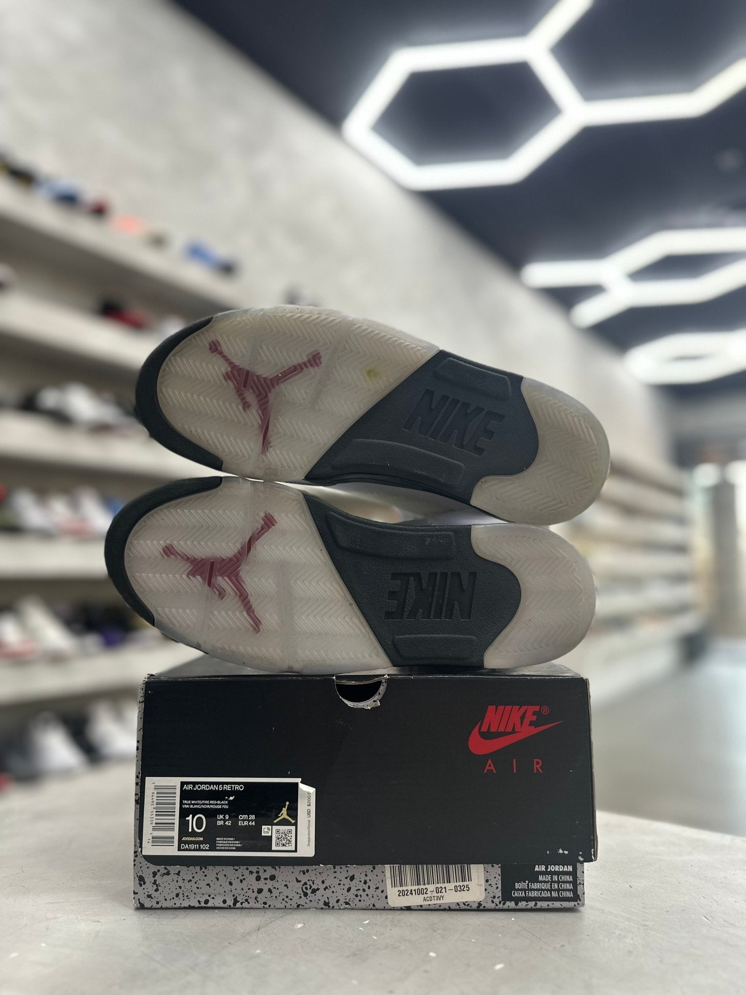 Jordan 5 Retro Fire Red Silver Tongue Sz 10 (PREOWNED) - Restock AveJordan 5 Retro Fire Red Silver Tongue Sz 10 (PREOWNED)Restock AveRestock Ave10Restock Ave