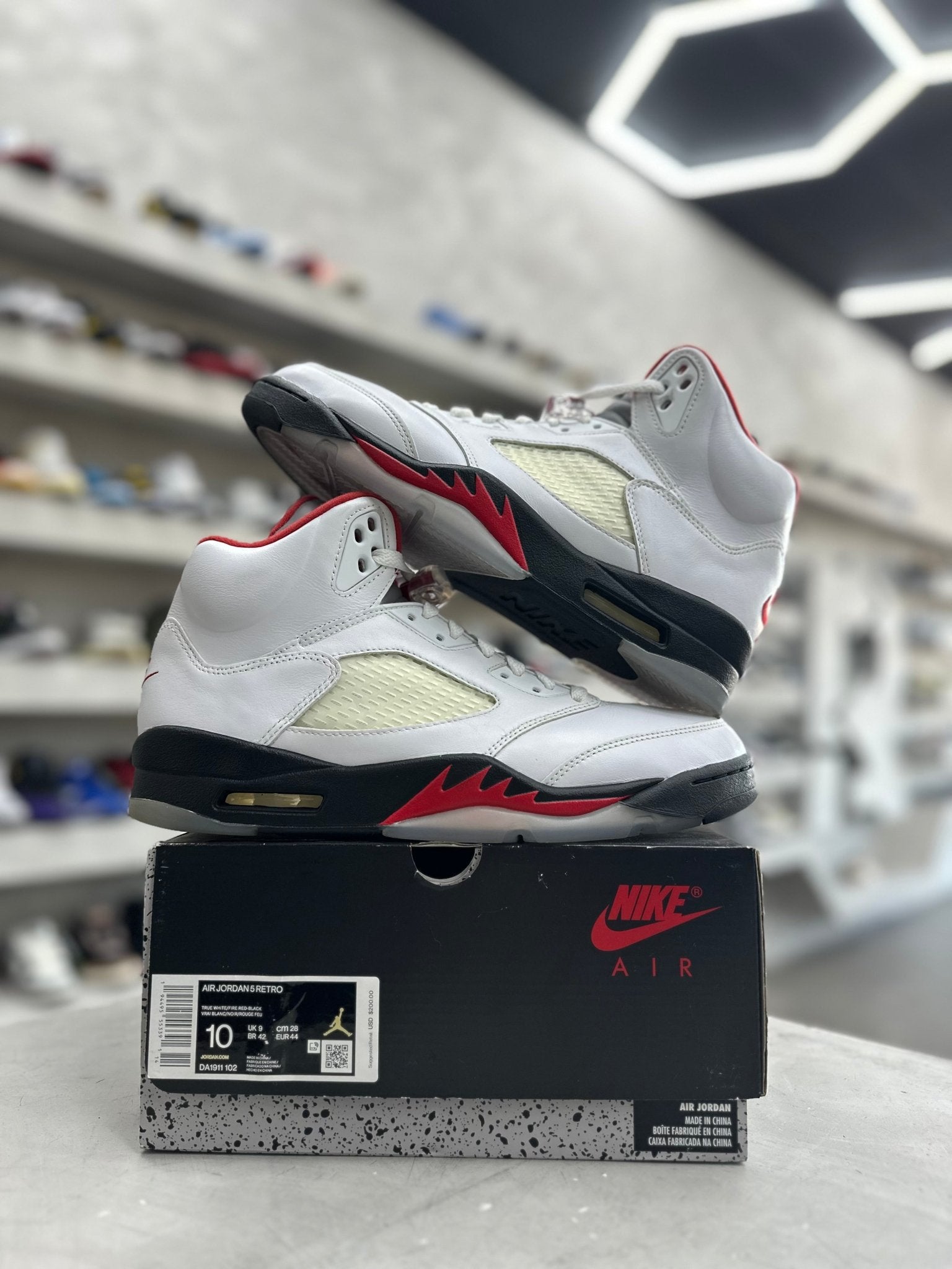Jordan 5 Retro Fire Red Silver Tongue Sz 10 (PREOWNED) - Restock AveJordan 5 Retro Fire Red Silver Tongue Sz 10 (PREOWNED)Restock AveRestock Ave10Restock Ave