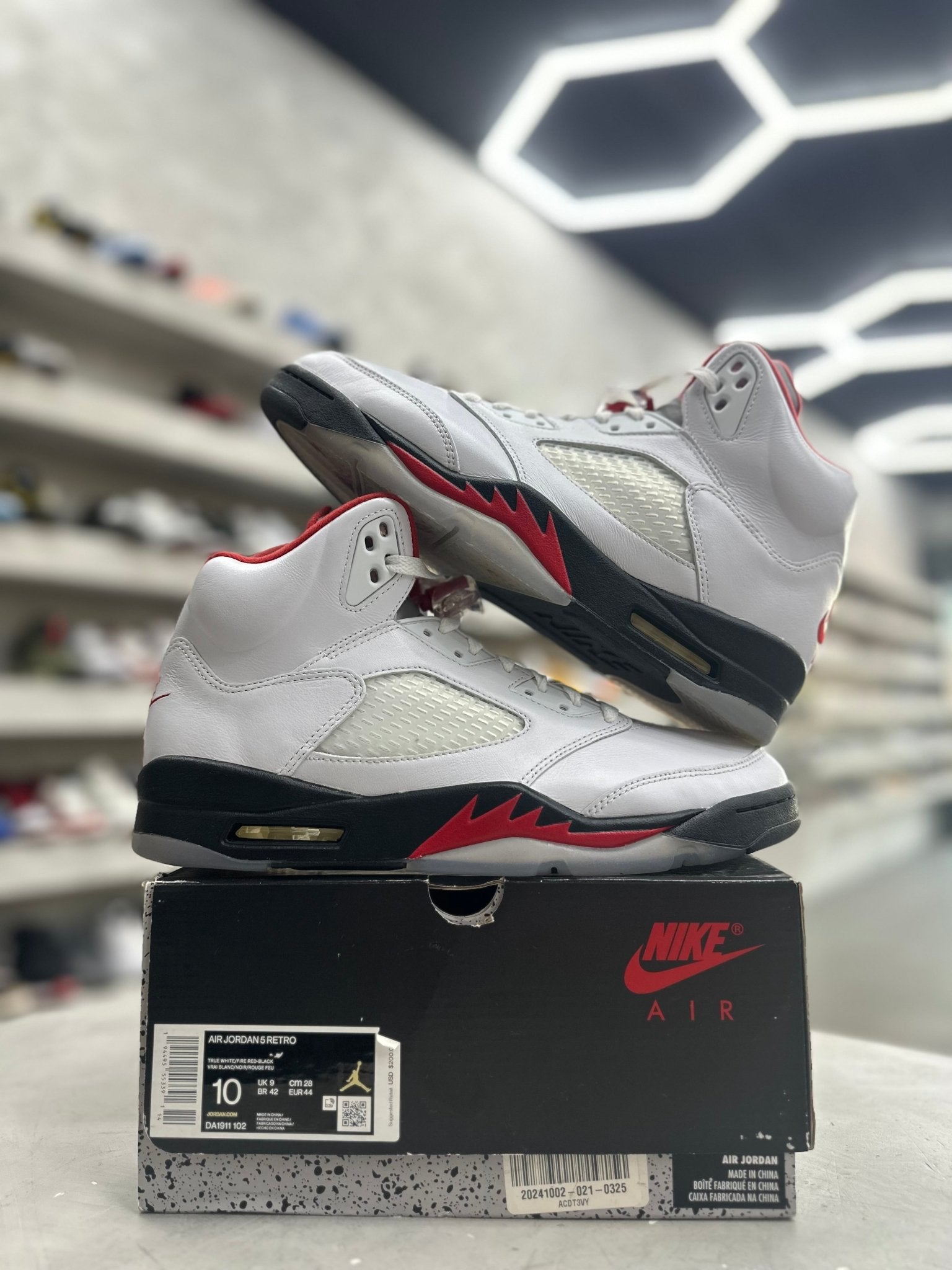 Jordan 5 Retro Fire Red Silver Tongue Sz 10 (PREOWNED) - Restock AveJordan 5 Retro Fire Red Silver Tongue Sz 10 (PREOWNED)Restock AveRestock Ave10Restock Ave