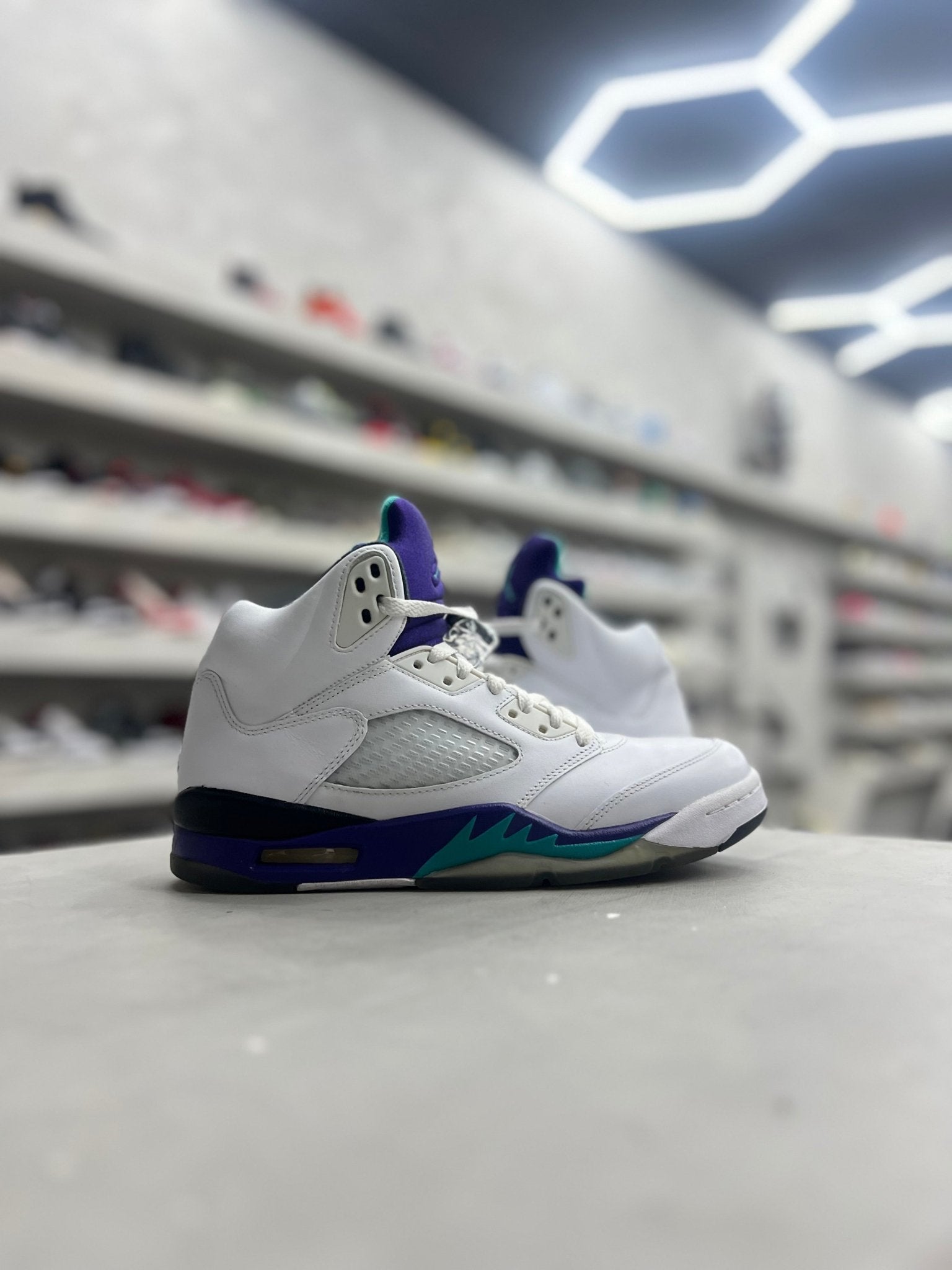 Jordan 5 Retro Grape (2013) Sz 8 (PREOWNED) (NO BOX) - Restock AveJordan 5 Retro Grape (2013) Sz 8 (PREOWNED) (NO BOX)Restock AveRestock Ave812821363Restock Ave