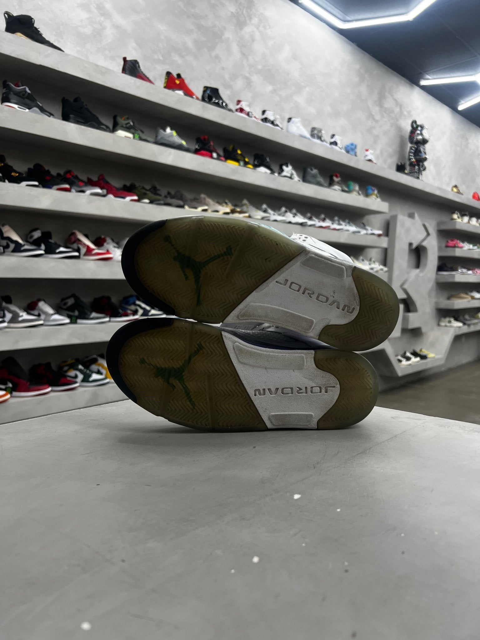 Jordan 5 Retro Grape (2013) Sz 8 (PREOWNED) (NO BOX) - Restock AveJordan 5 Retro Grape (2013) Sz 8 (PREOWNED) (NO BOX)Restock AveRestock Ave812821363Restock Ave