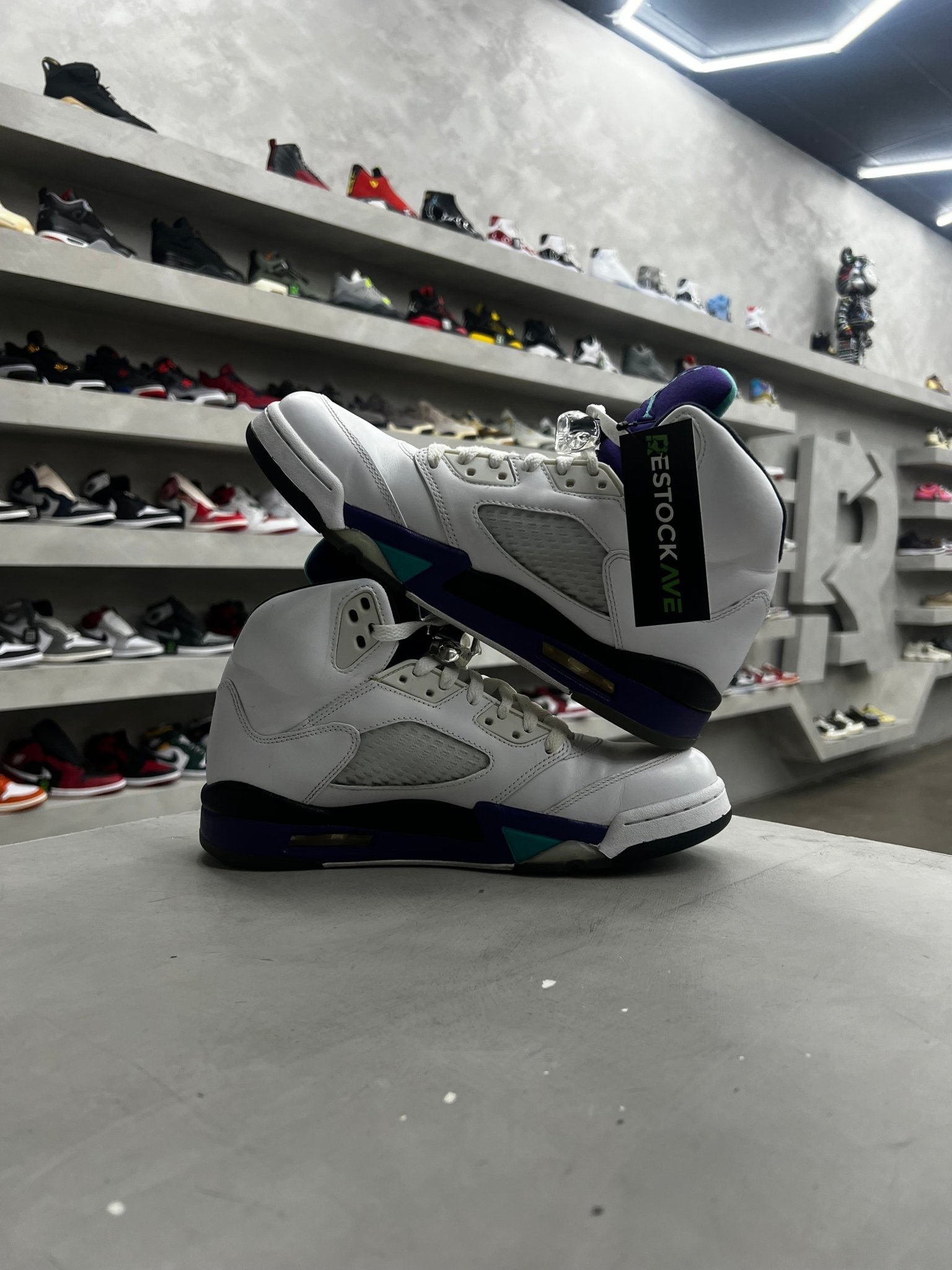 Jordan 5 Retro Grape (2013) Sz 8 (PREOWNED) (NO BOX) - Restock AveJordan 5 Retro Grape (2013) Sz 8 (PREOWNED) (NO BOX)Restock AveRestock Ave812821363Restock Ave