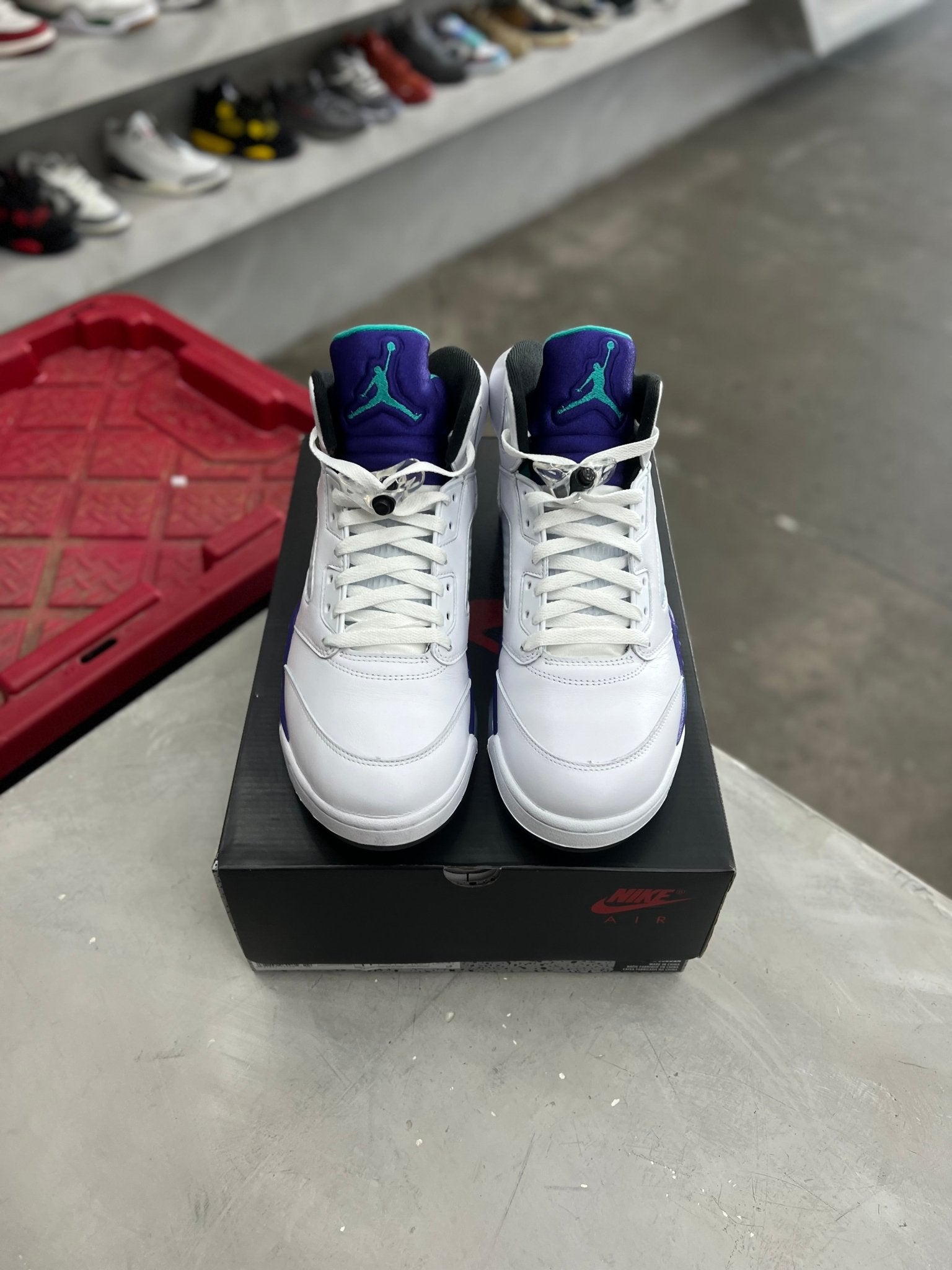 Jordan 5 Retro Grape Sz 11 (PREOWNED) - Restock AveJordan 5 Retro Grape Sz 11 (PREOWNED)Restock AveRestock Ave11Restock Ave