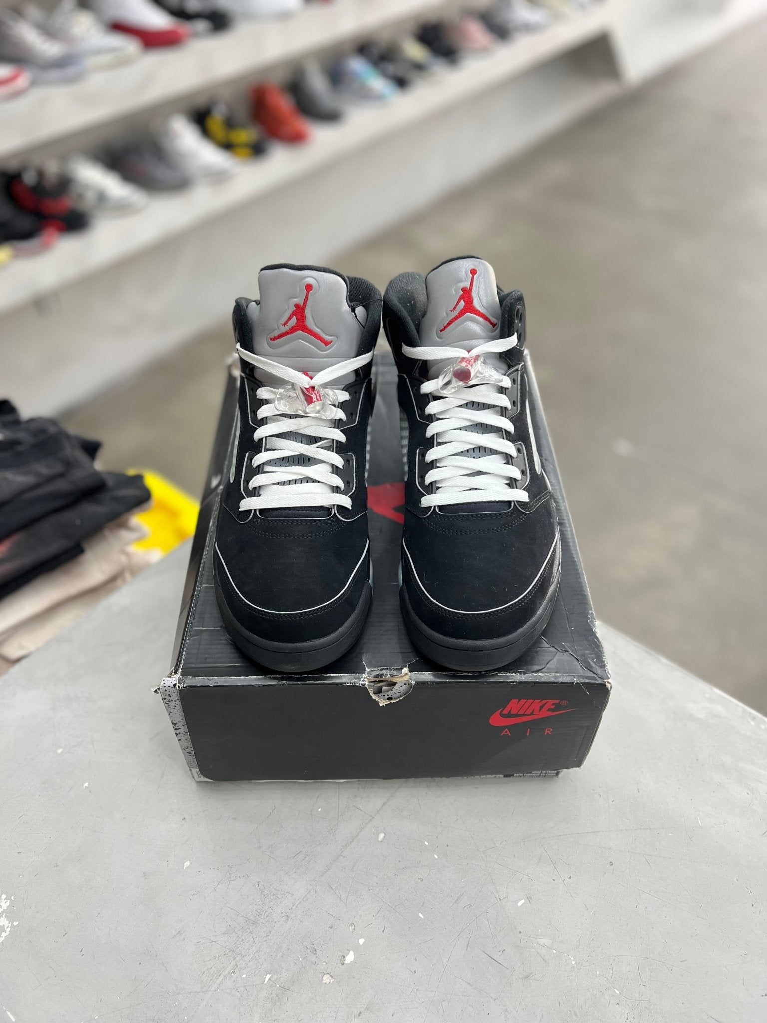 Jordan 5 Retro OG Black Metallic Reimagined Sz 12.5 (PREOWNED) - Restock AveJordan 5 Retro OG Black Metallic Reimagined Sz 12.5 (PREOWNED)Restock AveRestock Ave12.594219635Restock Ave