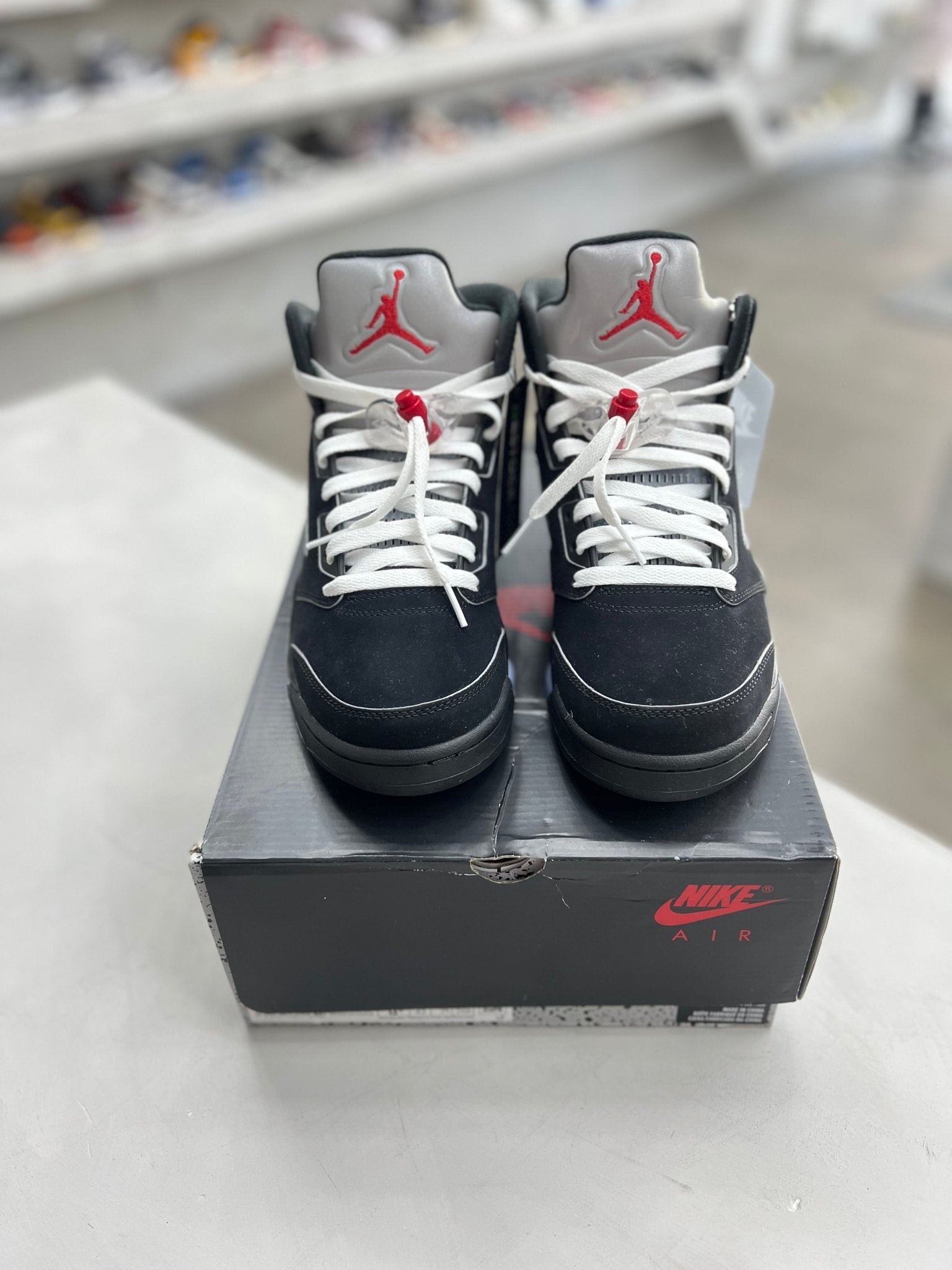 Jordan 5 Retro OG Black Metallic Reimagined Sz 8.5 (PREOWNED) - Restock AveJordan 5 Retro OG Black Metallic Reimagined Sz 8.5 (PREOWNED)Restock AveRestock Ave8.5Restock Ave