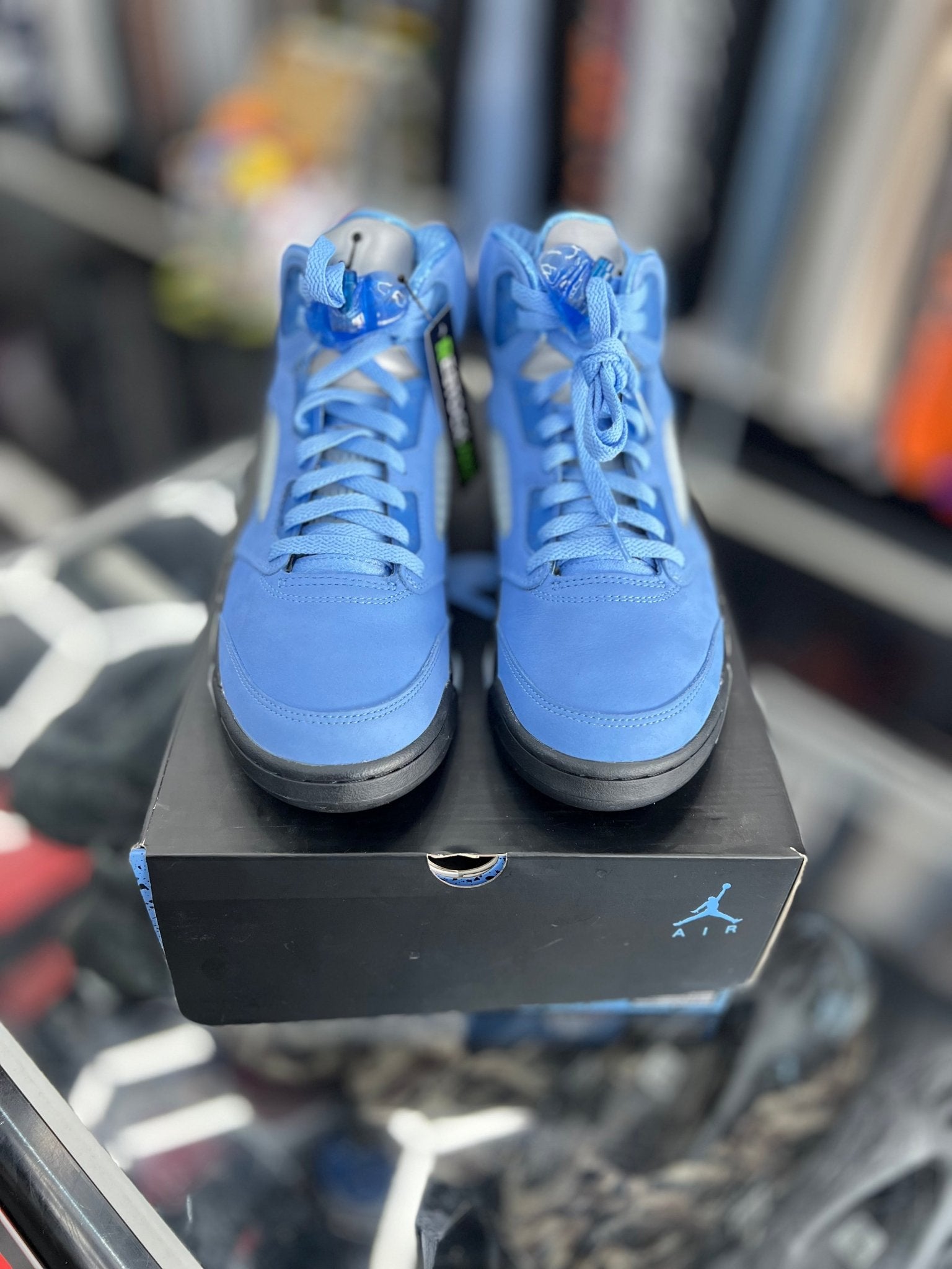 Jordan 5 retro UNC university blue (PREOWNED) Sz 9.5