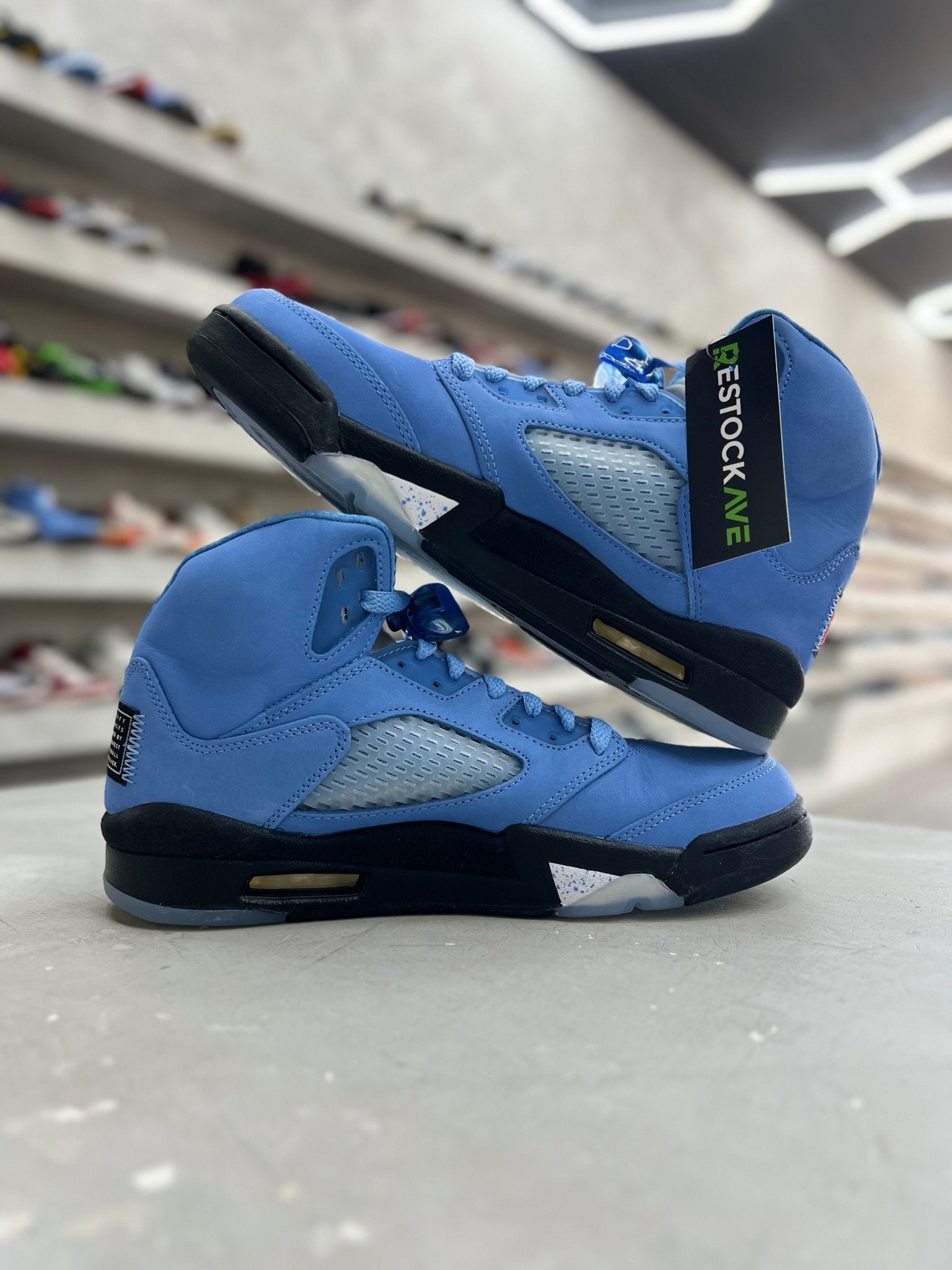 Jordan 5 Retro UNC University Blue Sz 8 (PREOWNED)(NO BOX