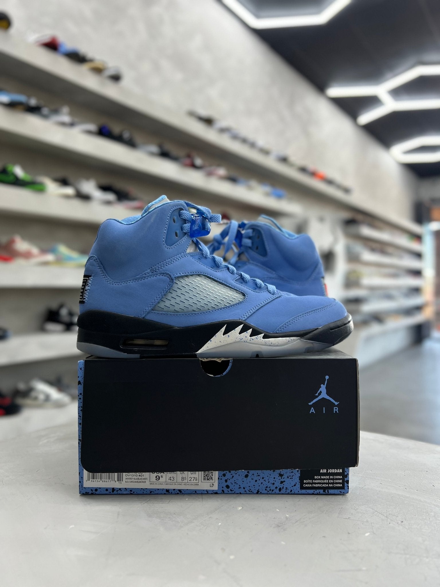 Jordan 5 Retro UNC University Blue Sz 9.5 (PREOWNED) - Restock AveJordan 5 Retro UNC University Blue Sz 9.5 (PREOWNED)Restock AveRestock Ave9.5Restock Ave