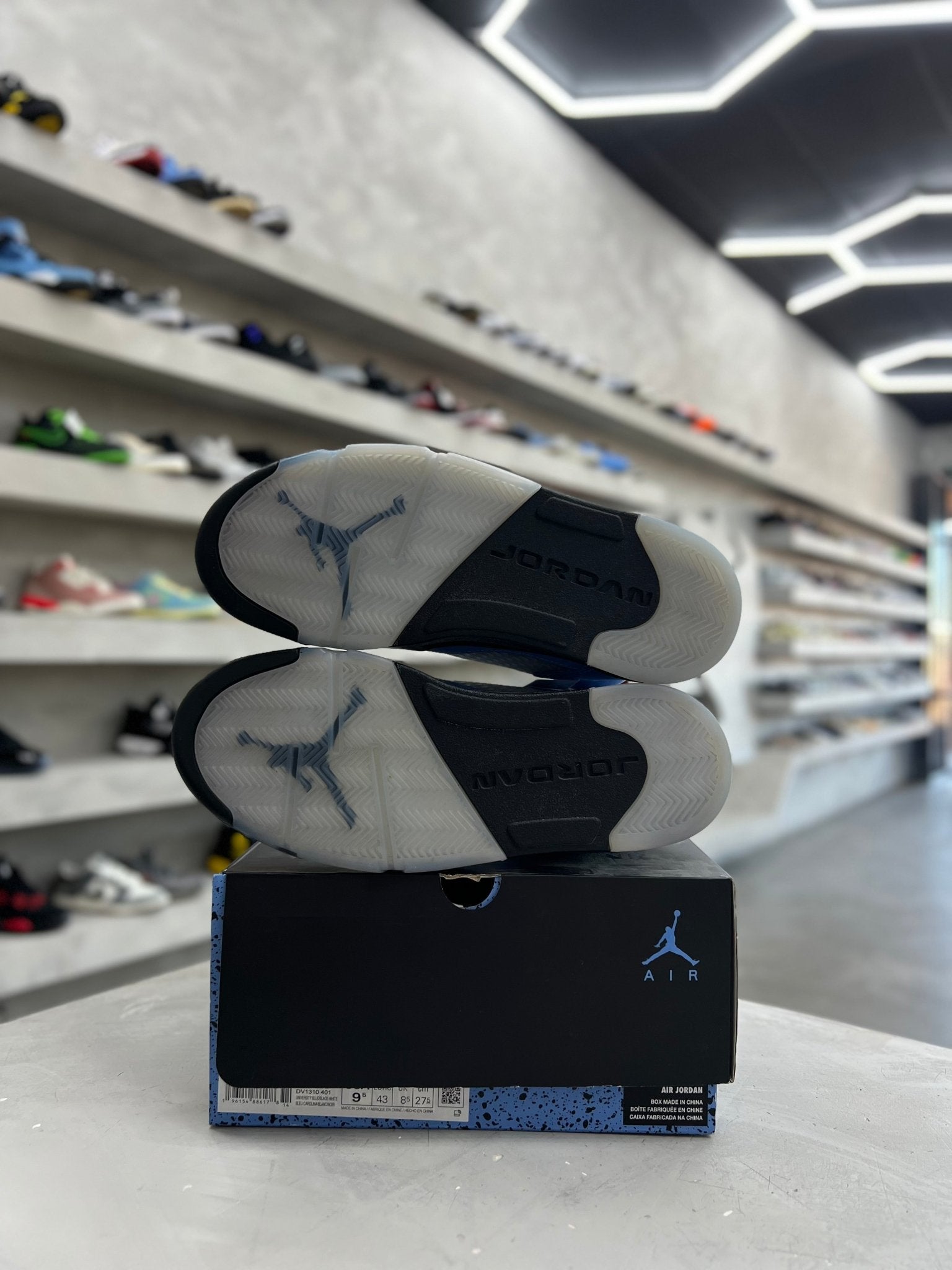 Jordan 5 Retro UNC University Blue Sz 9.5 (PREOWNED) - Restock AveJordan 5 Retro UNC University Blue Sz 9.5 (PREOWNED)Restock AveRestock Ave9.5Restock Ave