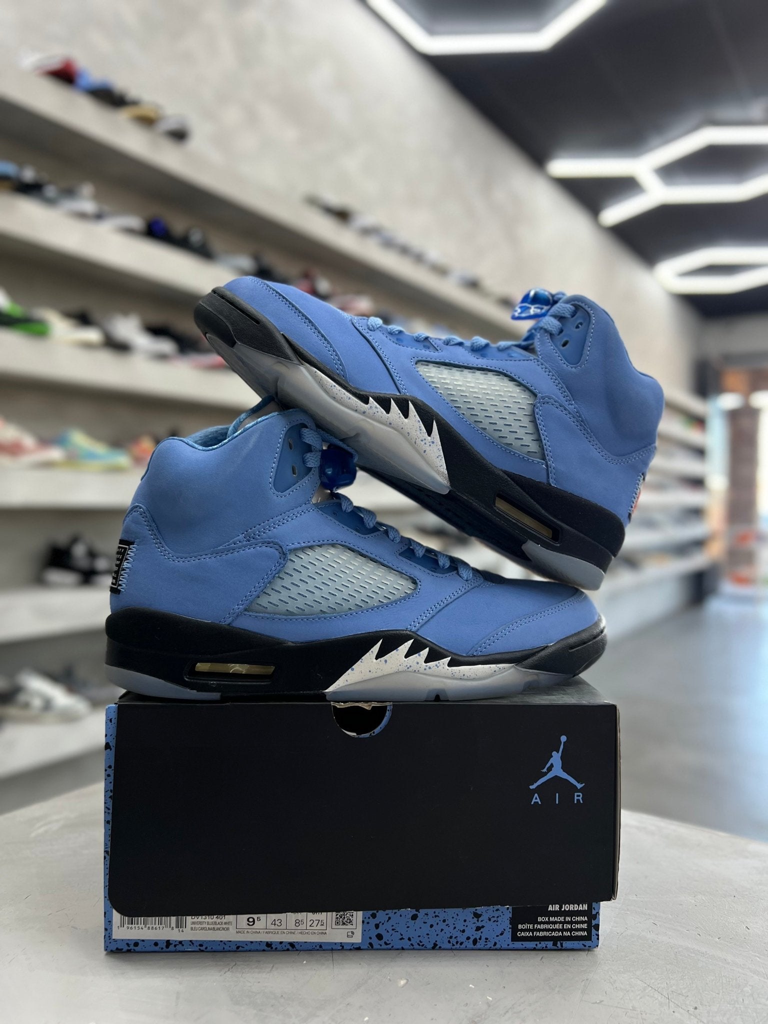 Jordan 5 Retro UNC University Blue Sz 9.5 (PREOWNED) - Restock AveJordan 5 Retro UNC University Blue Sz 9.5 (PREOWNED)Restock AveRestock Ave9.5Restock Ave