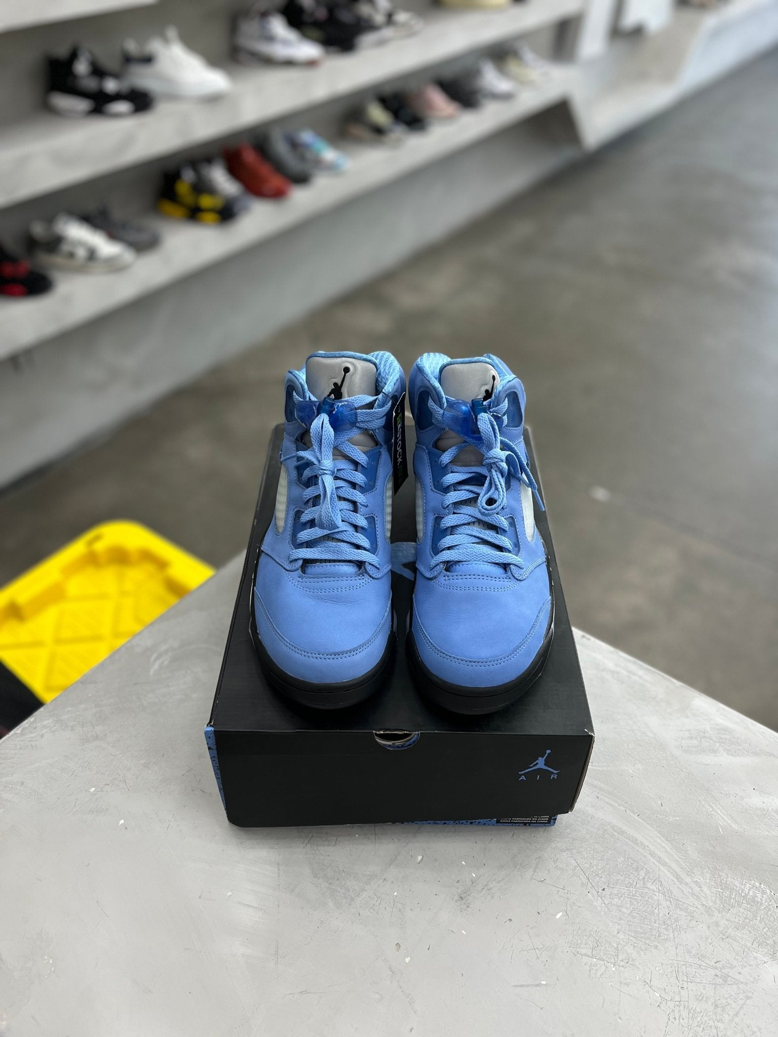 Jordan 5 Retro UNC University Blue Sz 9.5 (PREOWNED) - Restock AveJordan 5 Retro UNC University Blue Sz 9.5 (PREOWNED)Restock AveRestock Ave9.5Restock Ave