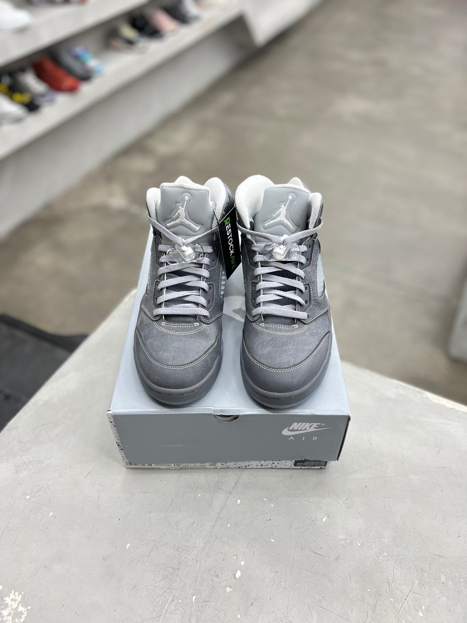 Jordan 5 Retro Wolf Grey Sz 10.5 (PREOWNED) - Restock AveJordan 5 Retro Wolf Grey Sz 10.5 (PREOWNED)Restock AveRestock Ave10.541515379Restock Ave