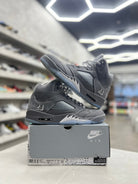 Jordan 5 Retro Wolf Grey Sz 10.5 (PREOWNED) - Restock AveJordan 5 Retro Wolf Grey Sz 10.5 (PREOWNED)Restock AveRestock Ave10.541515379Restock Ave