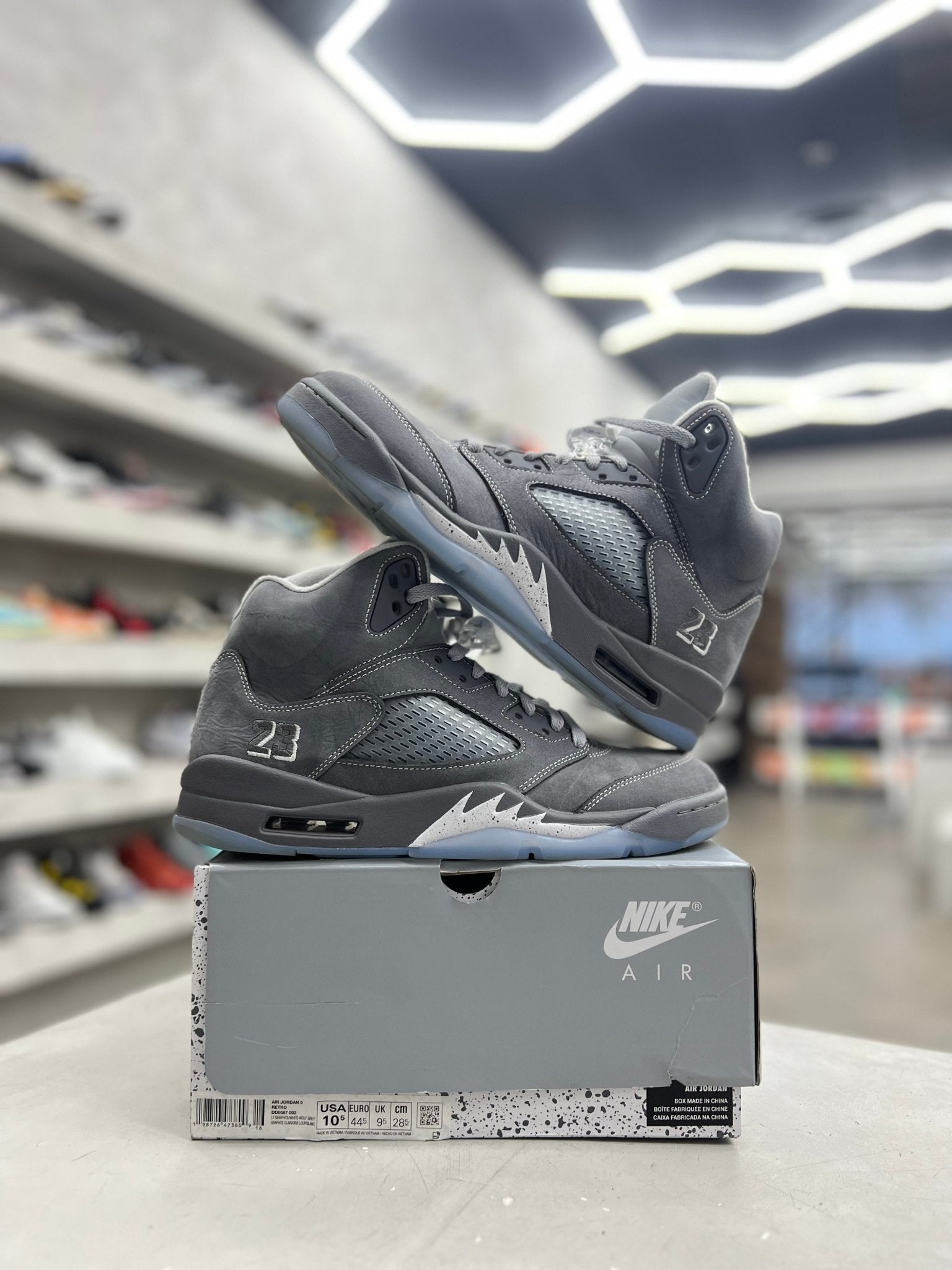 Jordan 5 Retro Wolf Grey Sz 10.5 (PREOWNED) - Restock AveJordan 5 Retro Wolf Grey Sz 10.5 (PREOWNED)Restock AveRestock Ave10.541515379Restock Ave