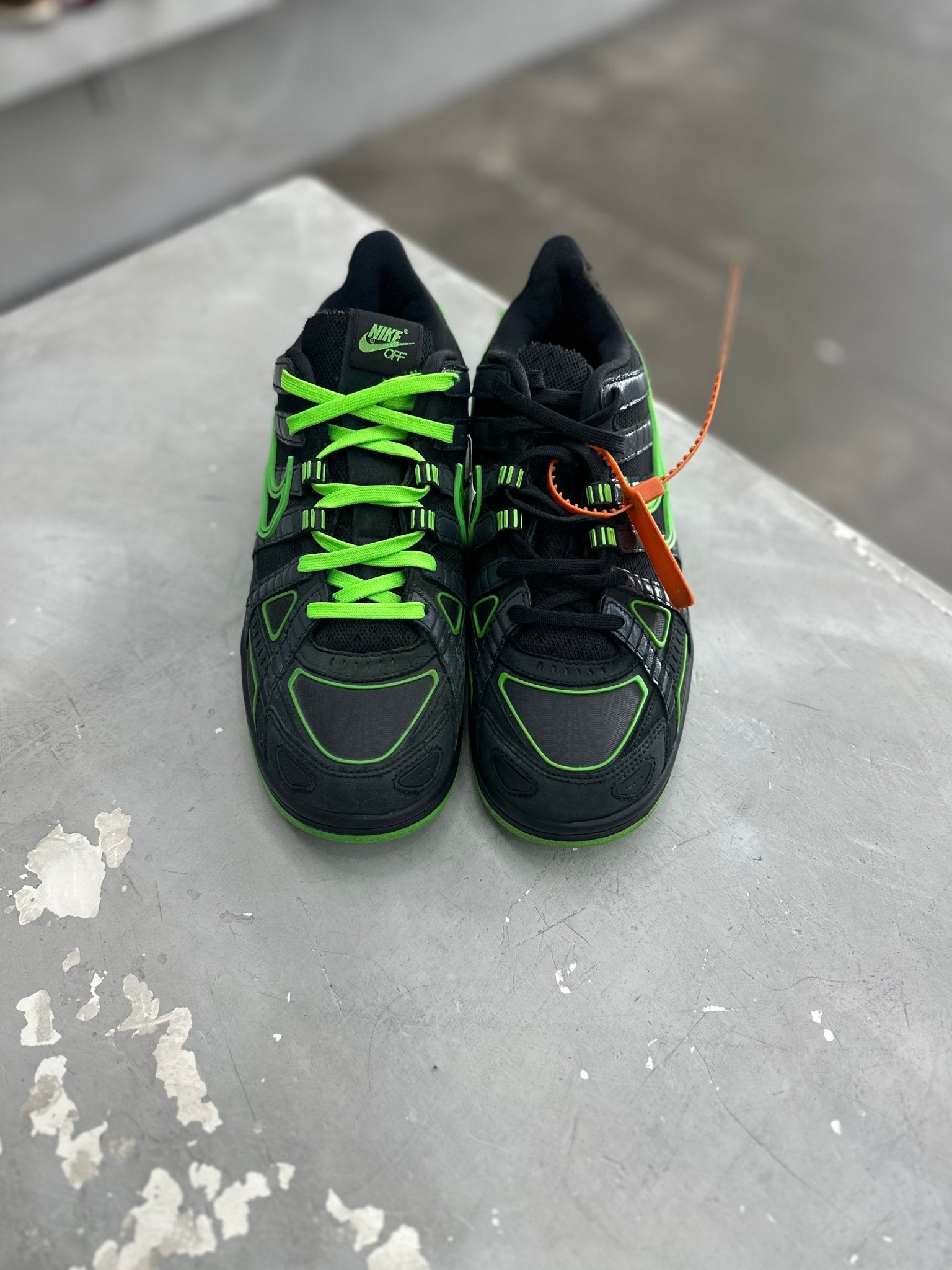 Nike Air Rubber Dunk Off-White Green Strike Sz 10 (PREOWNED)(NO BOX) - Restock AveNike Air Rubber Dunk Off-White Green Strike Sz 10 (PREOWNED)(NO BOX)Restock AveRestock Ave10Restock Ave
