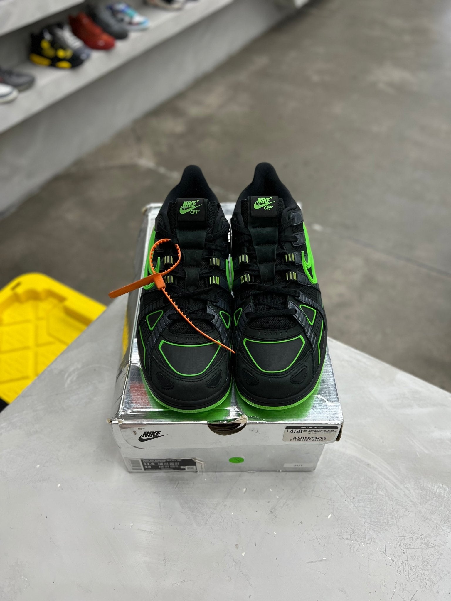 Nike Air Rubber Dunk Off - White Green Strike Sz 11.5 (PREOWNED) - Restock AveNike Air Rubber Dunk Off - White Green Strike Sz 11.5 (PREOWNED)Restock AveRestock Ave11.5Restock Ave