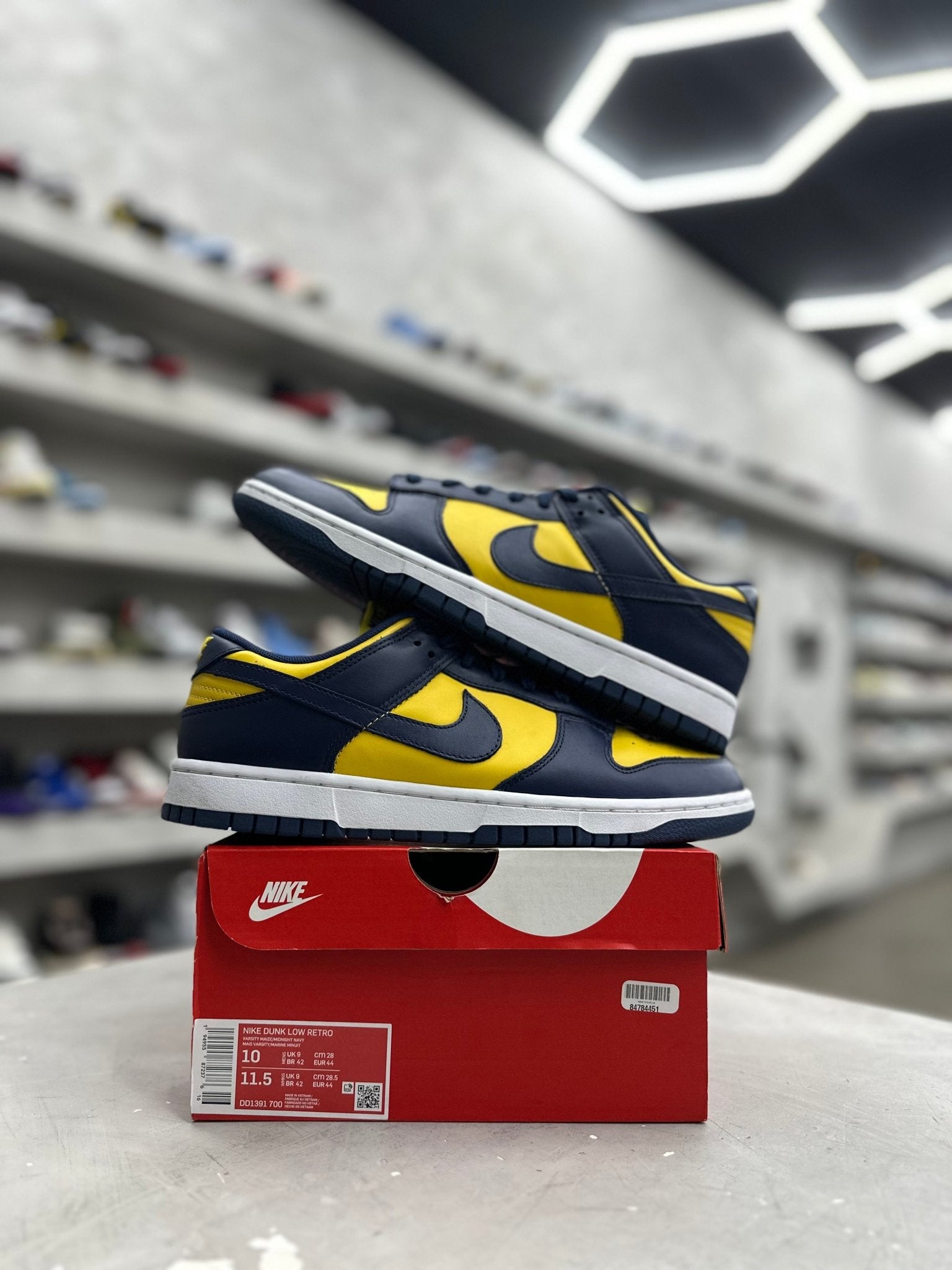 Nike Dunk Low Michigan Sz 10 (PREOWNED) - Restock AveNike Dunk Low Michigan Sz 10 (PREOWNED)Restock AveRestock Ave1002115955Restock Ave
