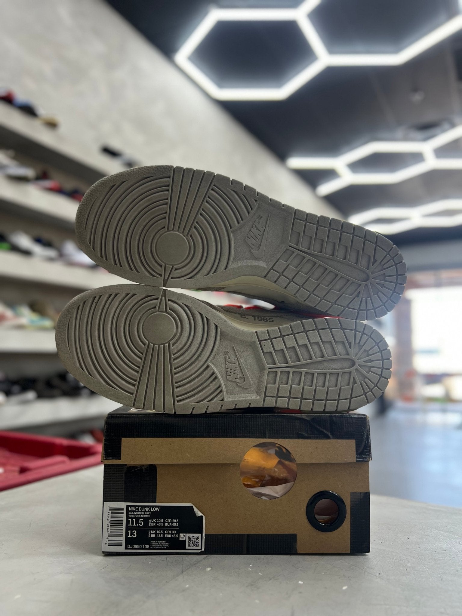Nike Dunk Low Off - White Lot 11 Sz 11.5 (PREOWNED) - Restock AveNike Dunk Low Off - White Lot 11 Sz 11.5 (PREOWNED)Restock AveRestock Ave11.5Restock Ave