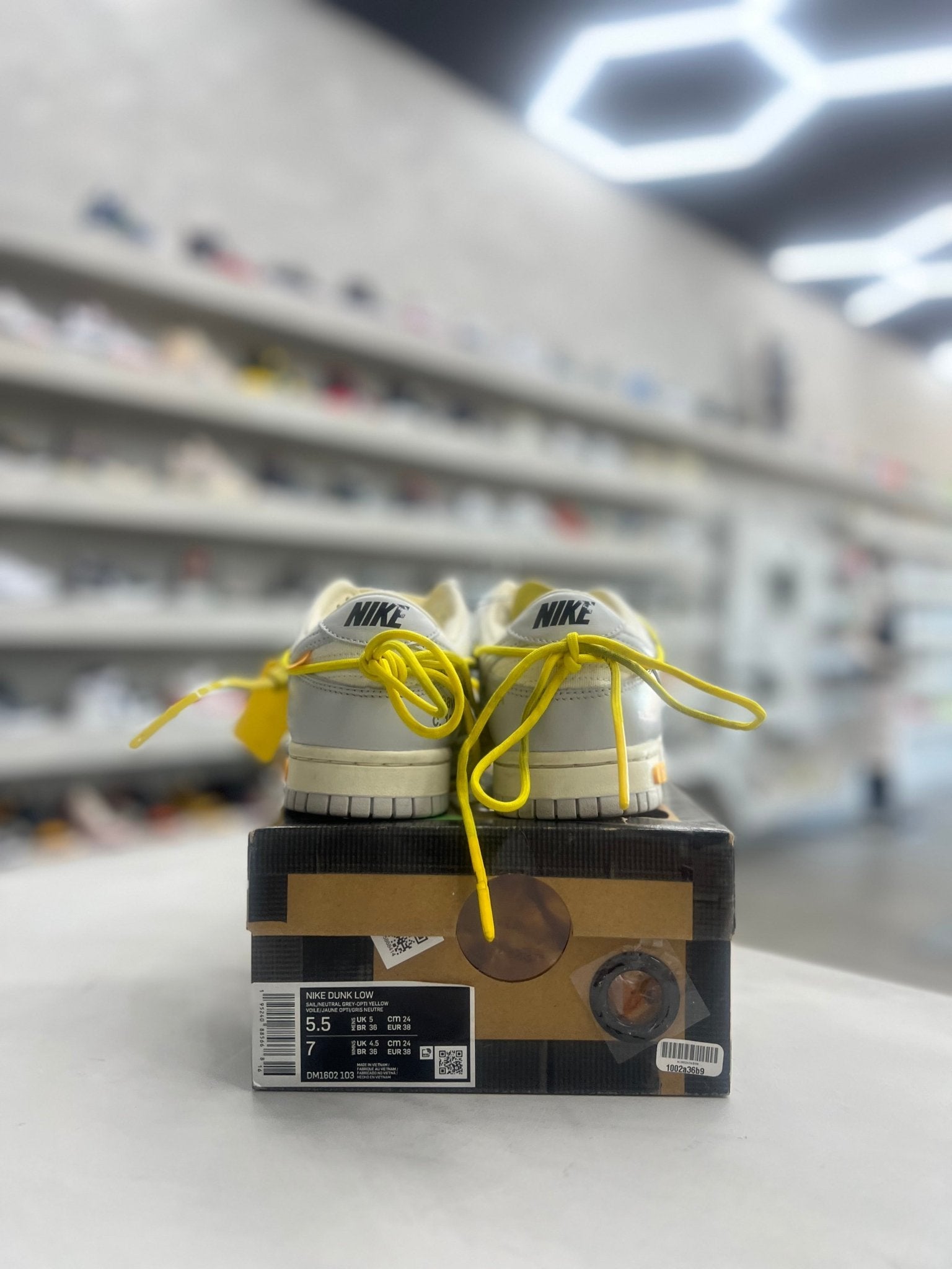 Nike Dunk Low Off - White Lot 29 Sz 5.5y (PREOWNED) - Restock AveNike Dunk Low Off - White Lot 29 Sz 5.5y (PREOWNED)Restock AveRestock Avew7 / 5.5y90007667Restock Ave