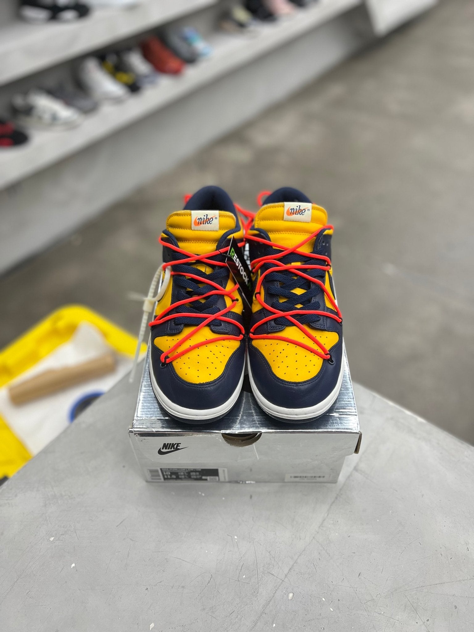 Nike Dunk Low Off - White University Gold Sz 10 (PREOWNED) - Restock AveNike Dunk Low Off - White University Gold Sz 10 (PREOWNED)Restock AveRestock Ave10Restock Ave
