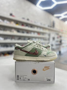 Nike Dunk Low Retro PRM Kyler Murray Be 1 of One Sz 9 (PREOWNED) - Restock AveNike Dunk Low Retro PRM Kyler Murray Be 1 of One Sz 9 (PREOWNED)Restock AveRestock Ave9Restock Ave