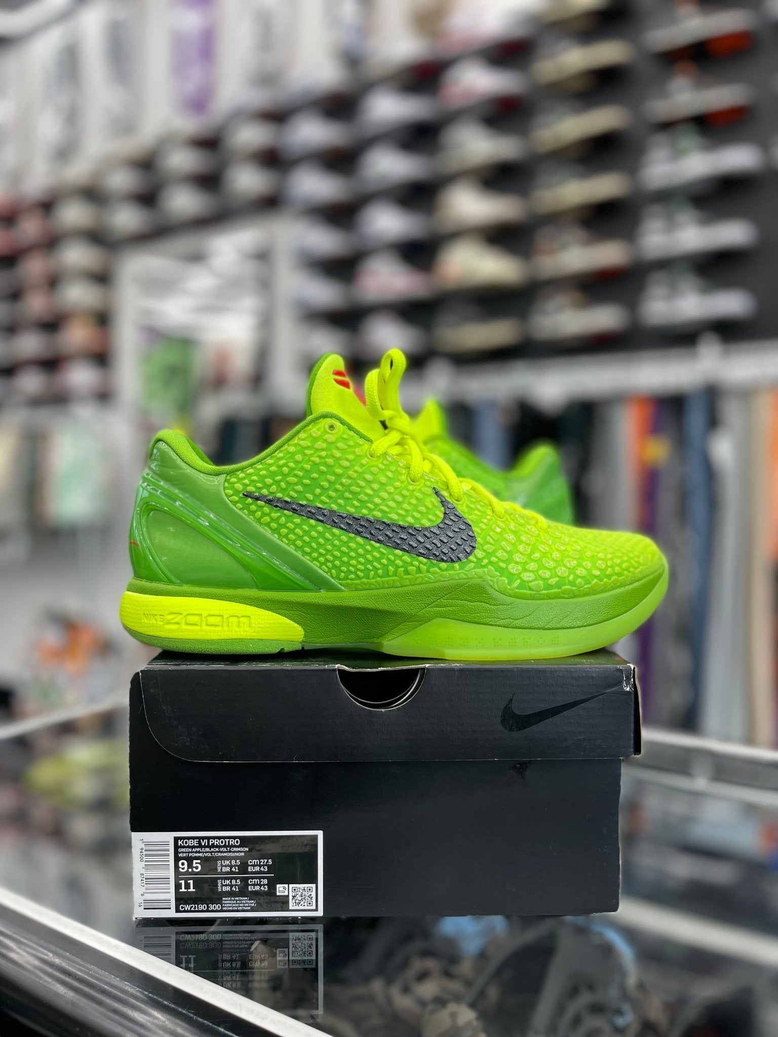 NIKE KOBE 6 PROTRO GRINCH SZ 9.5 (PREOWNED) – Restock Ave