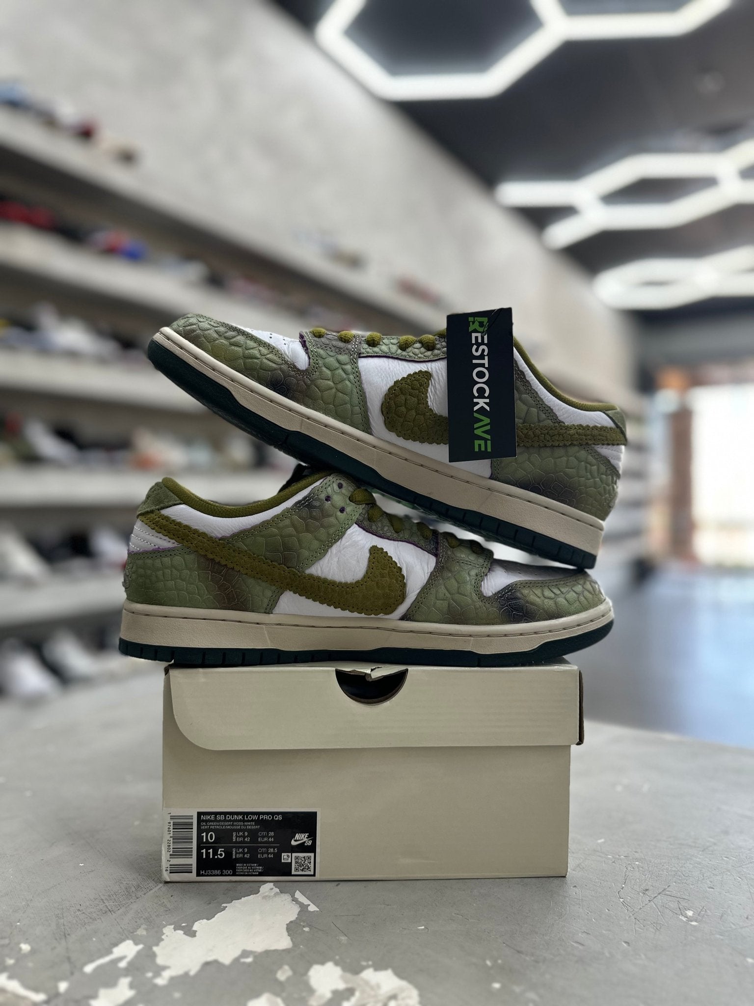 Nike SB Dunk Low Alexis Sablone Chameleon Sz 10 (PREOWNED) - Restock AveNike SB Dunk Low Alexis Sablone Chameleon Sz 10 (PREOWNED)Restock AveRestock Ave1028427635Restock Ave