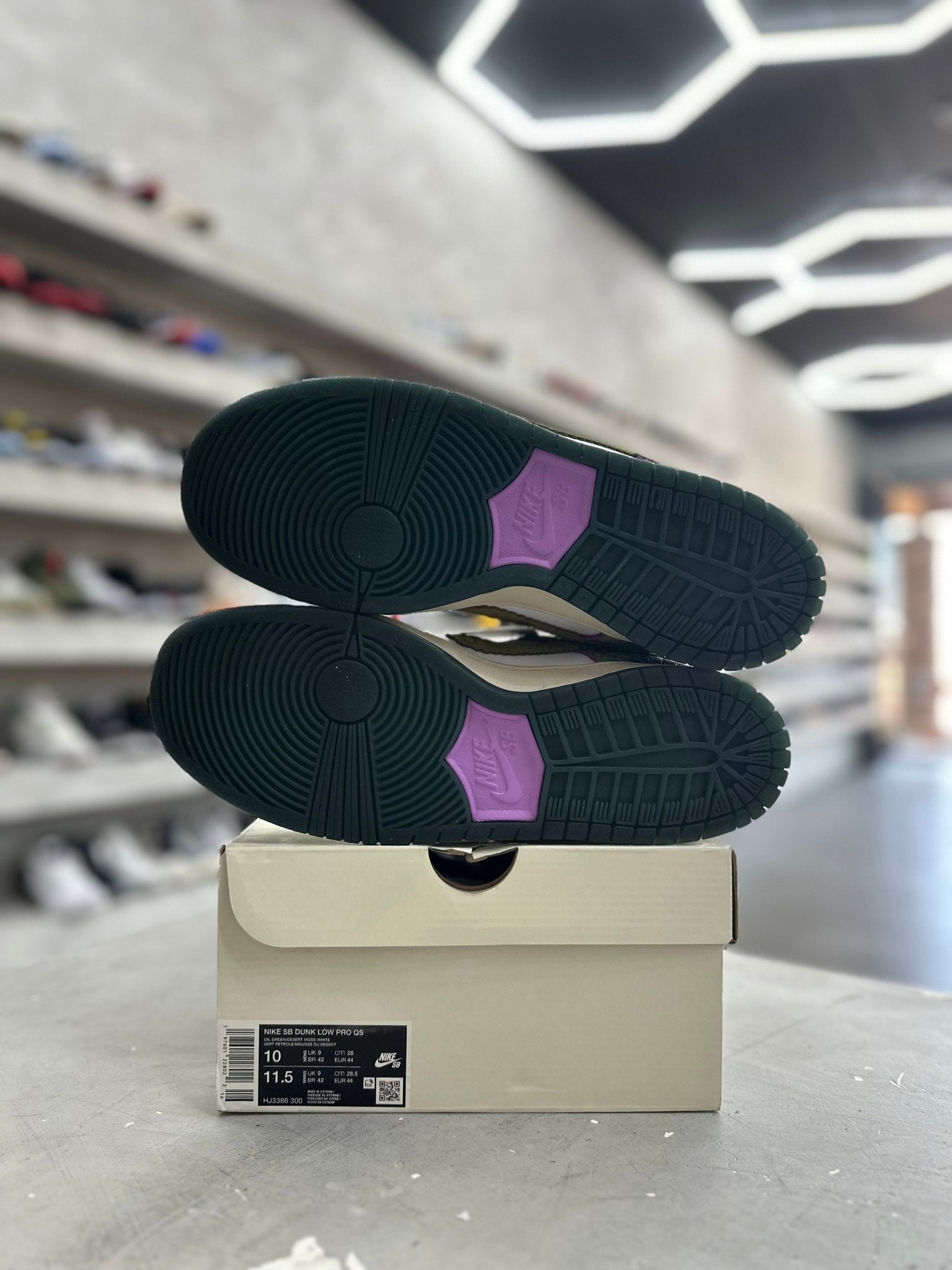 Nike SB Dunk Low Alexis Sablone Chameleon Sz 10 (PREOWNED) - Restock AveNike SB Dunk Low Alexis Sablone Chameleon Sz 10 (PREOWNED)Restock AveRestock Ave1028427635Restock Ave