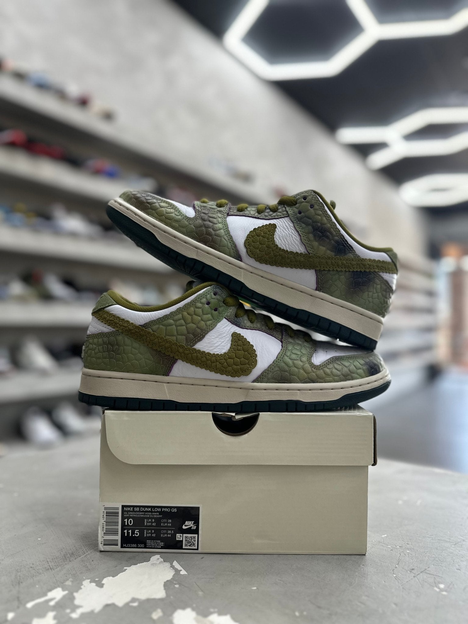 Nike SB Dunk Low Alexis Sablone Chameleon Sz 10 (PREOWNED) - Restock AveNike SB Dunk Low Alexis Sablone Chameleon Sz 10 (PREOWNED)Restock AveRestock Ave1028427635Restock Ave