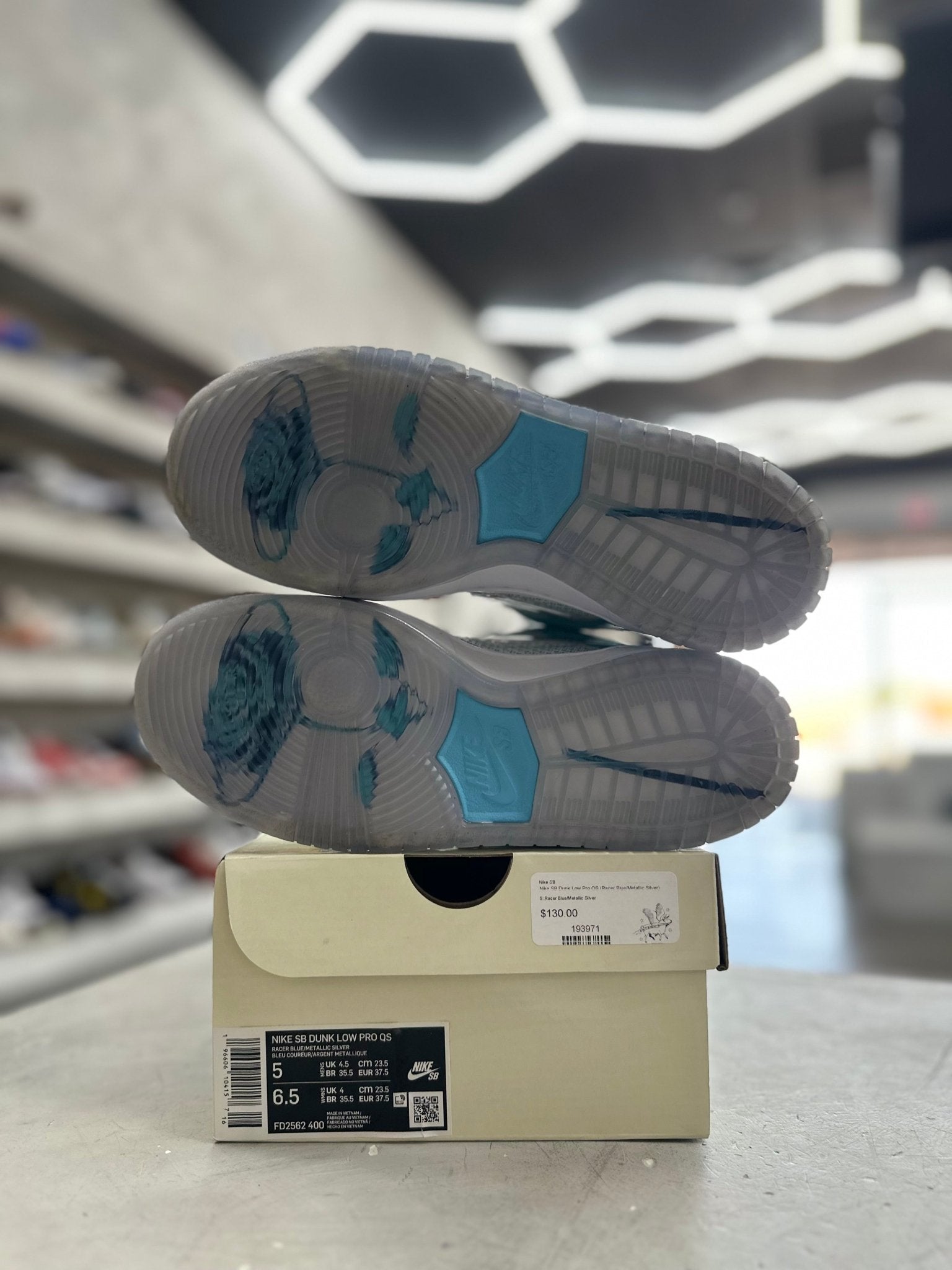 Nike SB Dunk Low April Skateboards Sz 5 (PREOWNED) - Restock AveNike SB Dunk Low April Skateboards Sz 5 (PREOWNED)Restock AveRestock Ave590614899Restock Ave