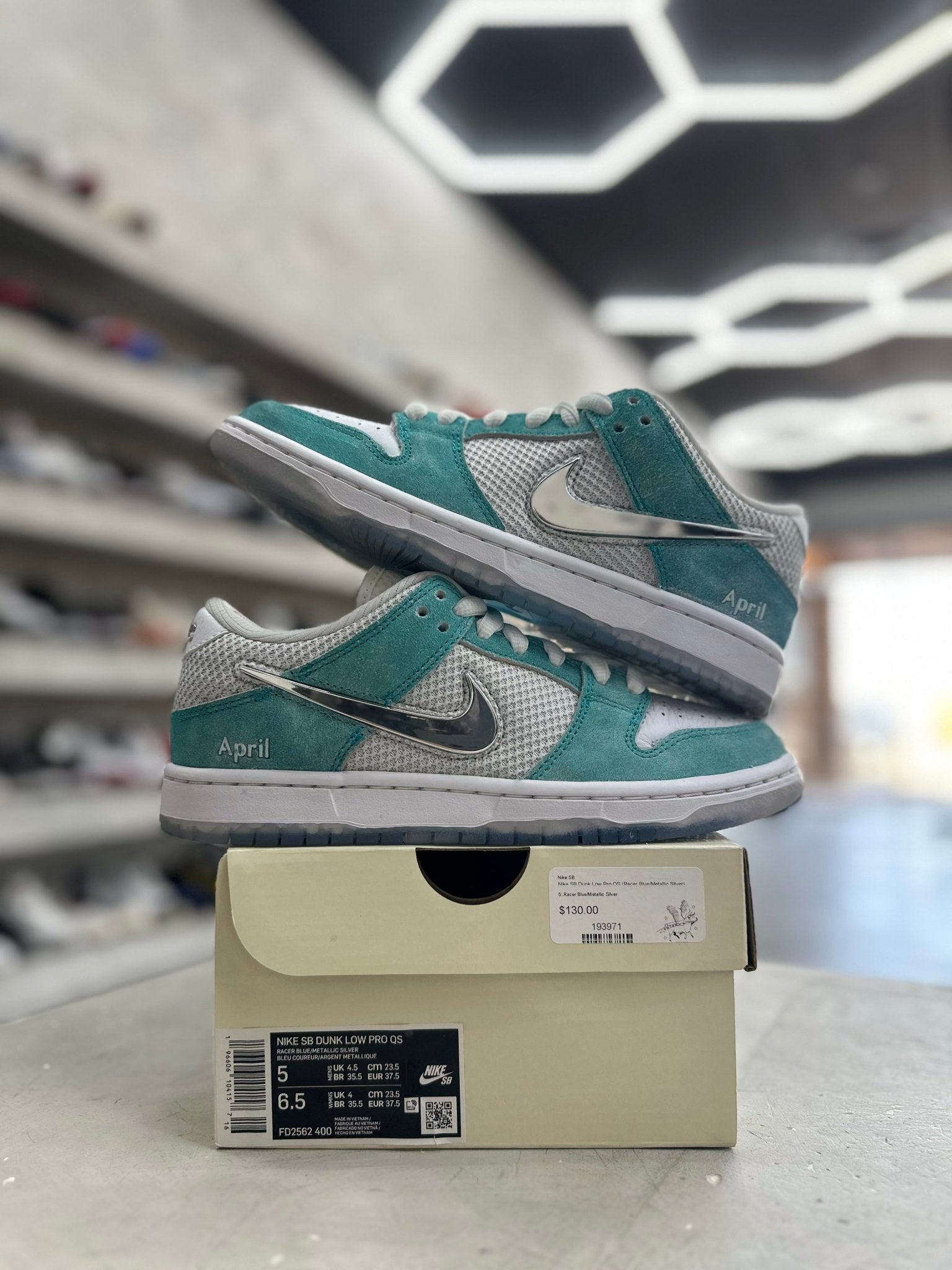Nike SB Dunk Low April Skateboards Sz 5 (PREOWNED) - Restock AveNike SB Dunk Low April Skateboards Sz 5 (PREOWNED)Restock AveRestock Ave590614899Restock Ave