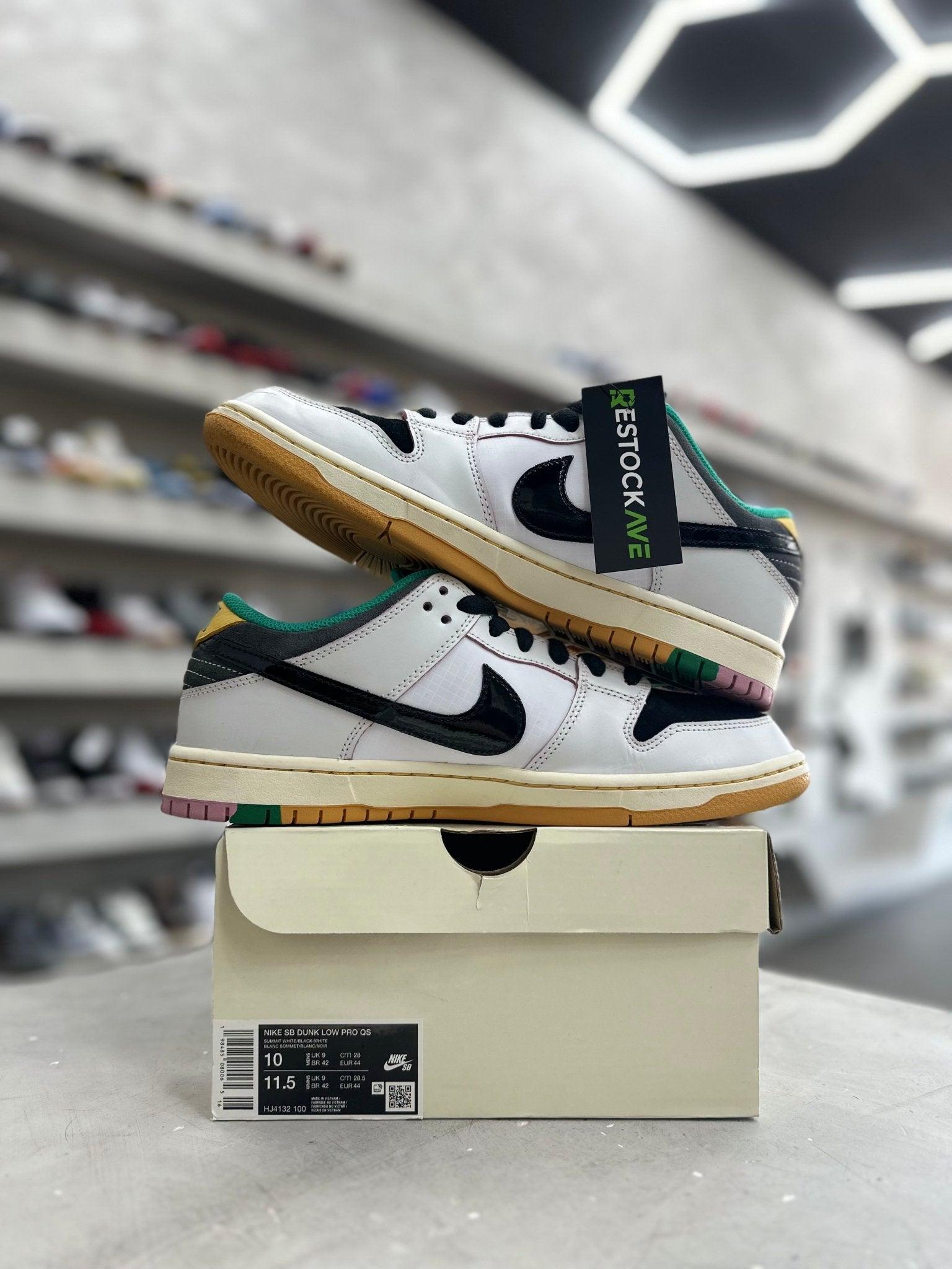 Nike SB Dunk Low CSEF Sz 10 (PREOWNED) - Restock AveNike SB Dunk Low CSEF Sz 10 (PREOWNED)Restock AveRestock Ave10Restock Ave