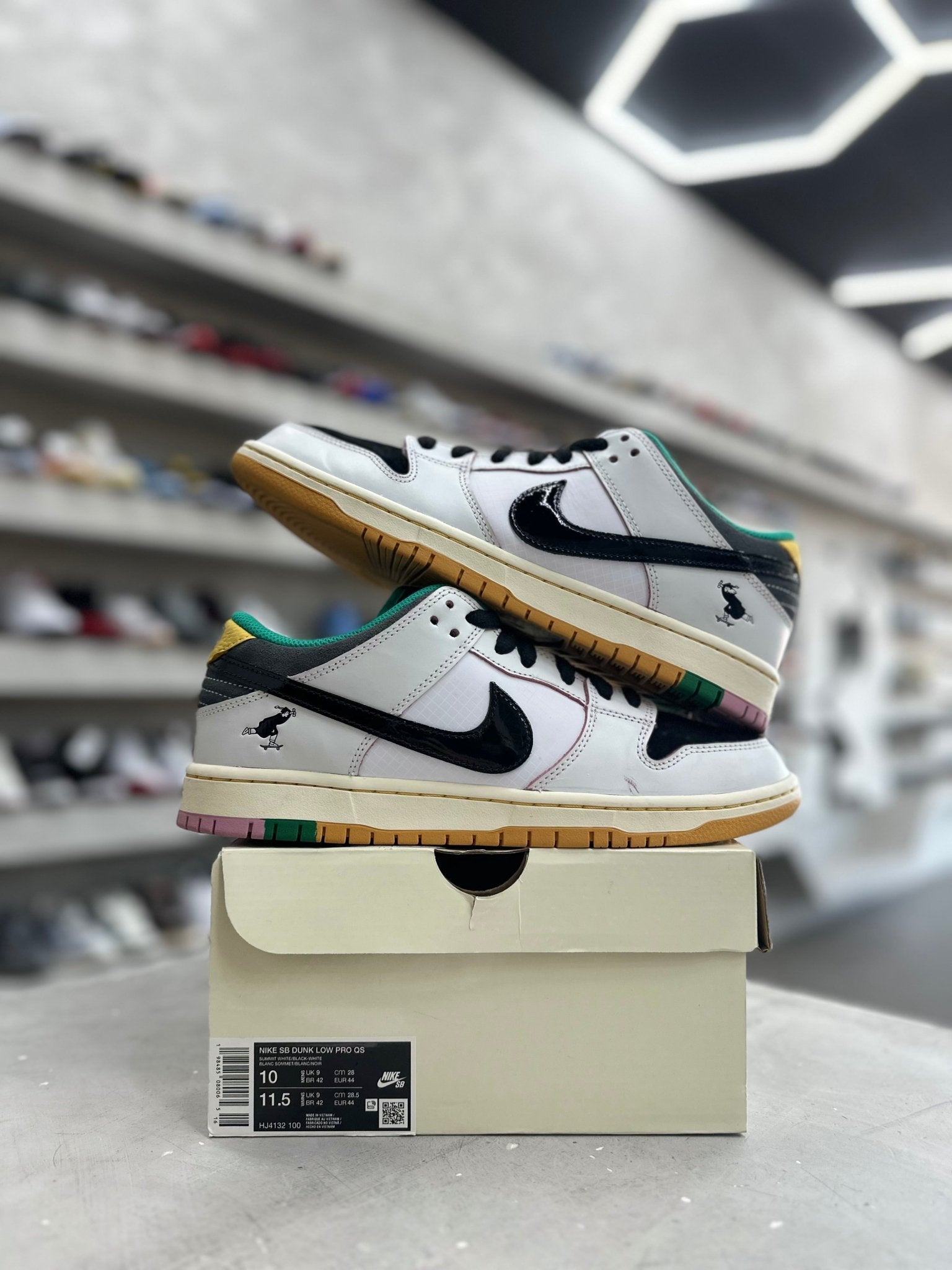 Nike SB Dunk Low CSEF Sz 10 (PREOWNED) - Restock AveNike SB Dunk Low CSEF Sz 10 (PREOWNED)Restock AveRestock Ave10Restock Ave