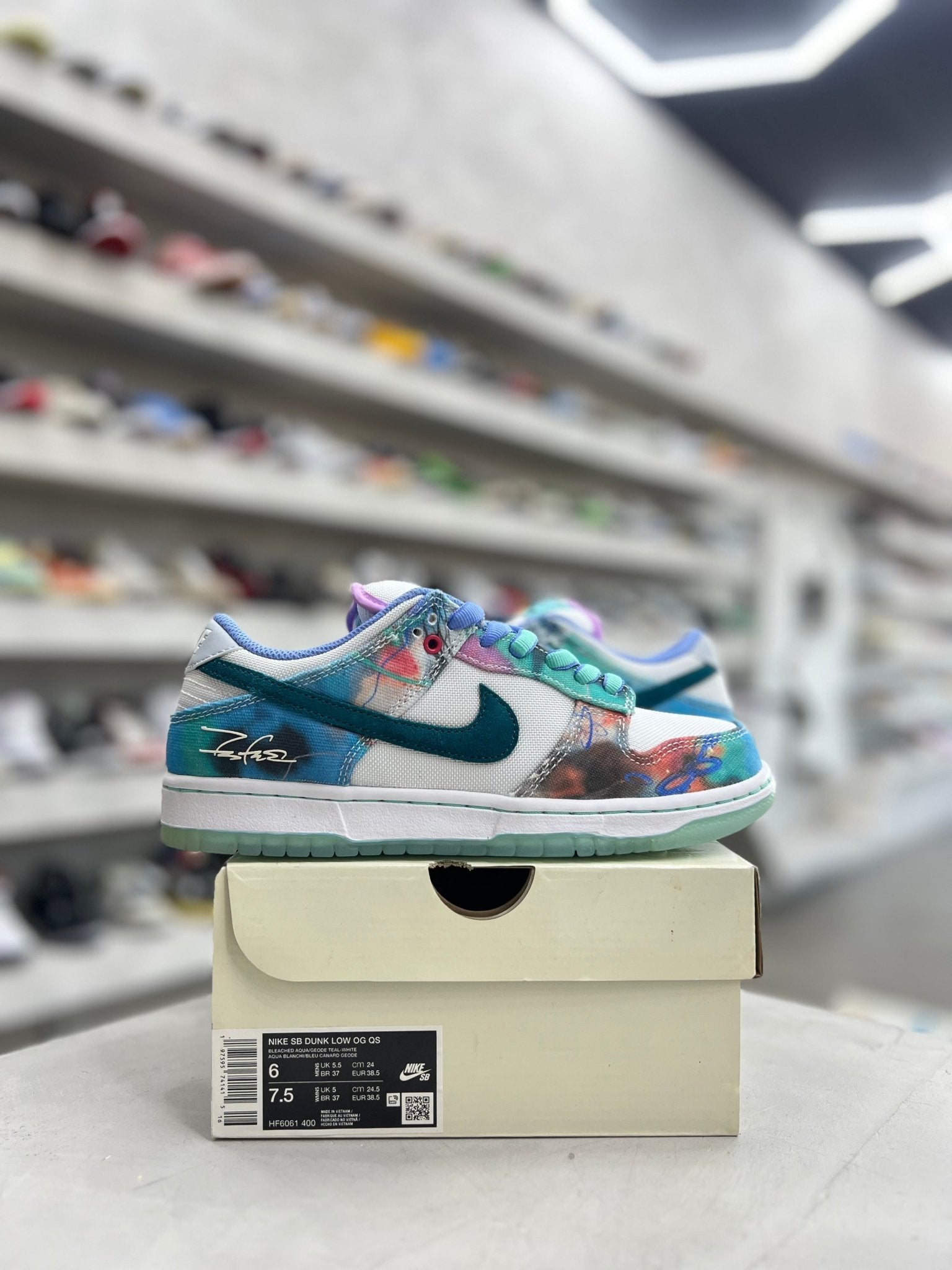 Nike SB Dunk Low Futura Laboratories Bleached Aqua Sz 6 (PREOWNED) - Restock AveNike SB Dunk Low Futura Laboratories Bleached Aqua Sz 6 (PREOWNED)Restock AveRestock Ave691686515Restock Ave
