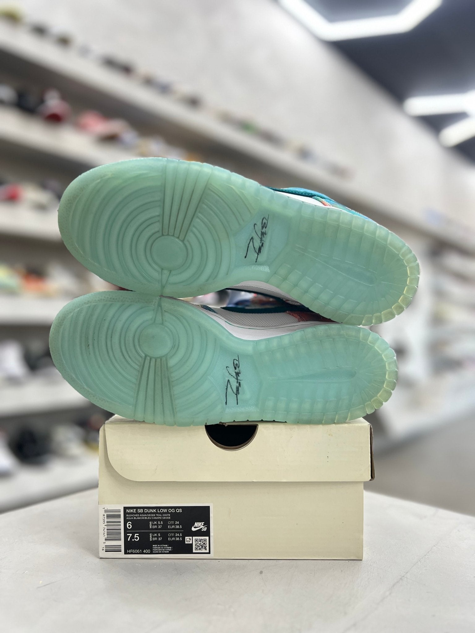 Nike SB Dunk Low Futura Laboratories Bleached Aqua Sz 6 (PREOWNED) - Restock AveNike SB Dunk Low Futura Laboratories Bleached Aqua Sz 6 (PREOWNED)Restock AveRestock Ave691686515Restock Ave