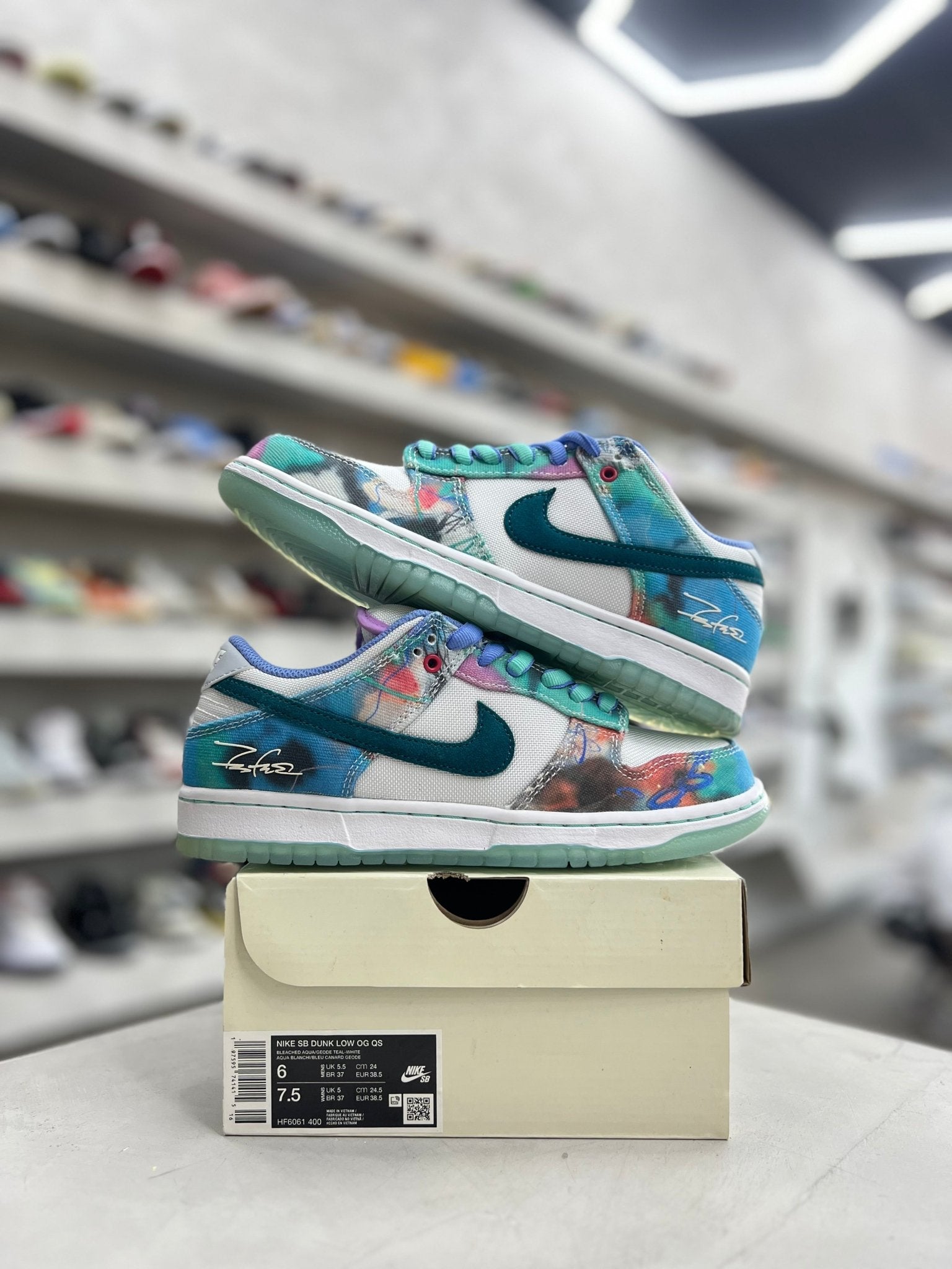 Nike SB Dunk Low Futura Laboratories Bleached Aqua Sz 6 (PREOWNED) - Restock AveNike SB Dunk Low Futura Laboratories Bleached Aqua Sz 6 (PREOWNED)Restock AveRestock Ave691686515Restock Ave