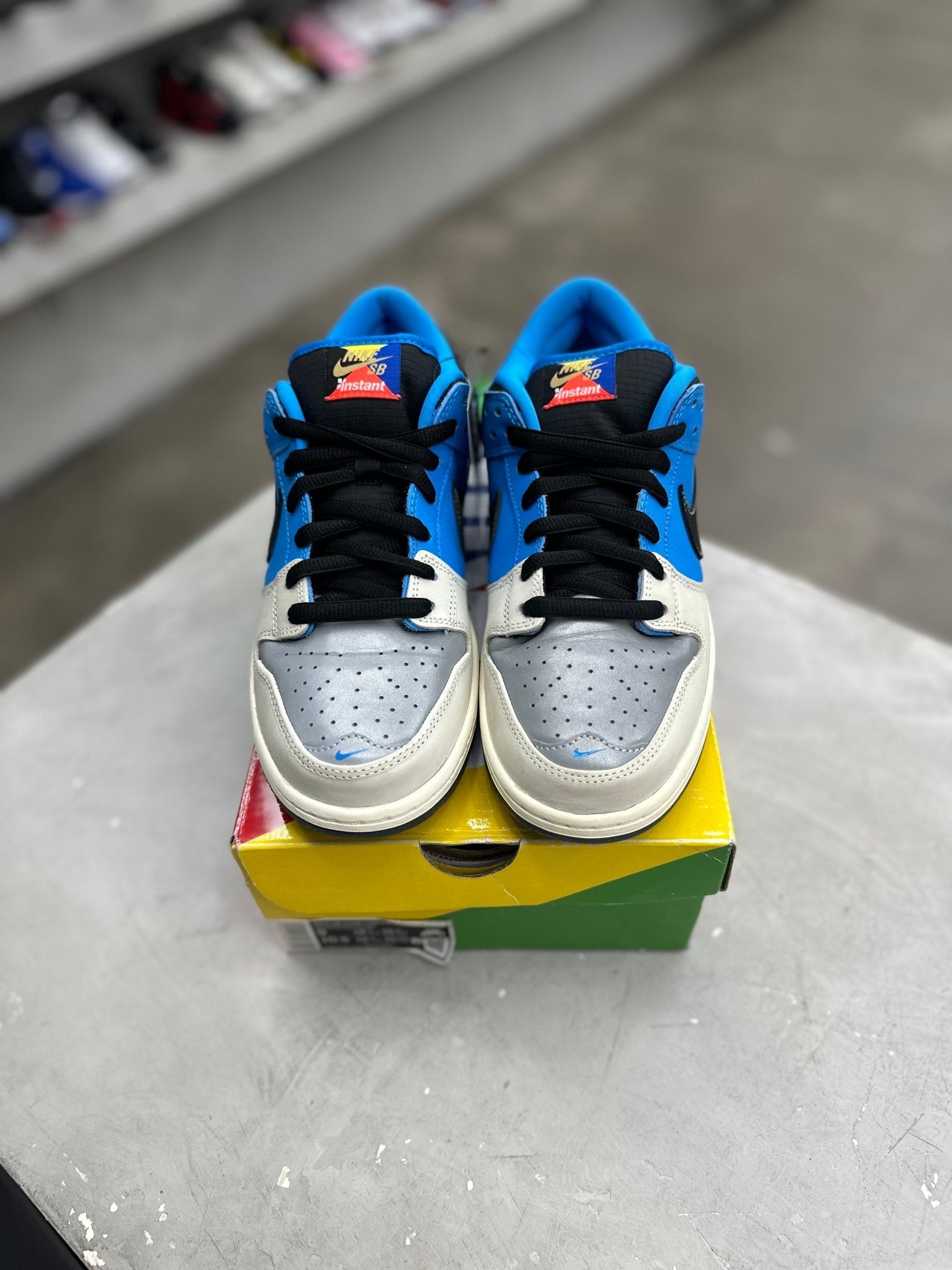 Nike SB Dunk Low Instant Skateboards Sz 9 (PREOWNED) - Restock AveNike SB Dunk Low Instant Skateboards Sz 9 (PREOWNED)Restock AveRestock Ave9Restock Ave