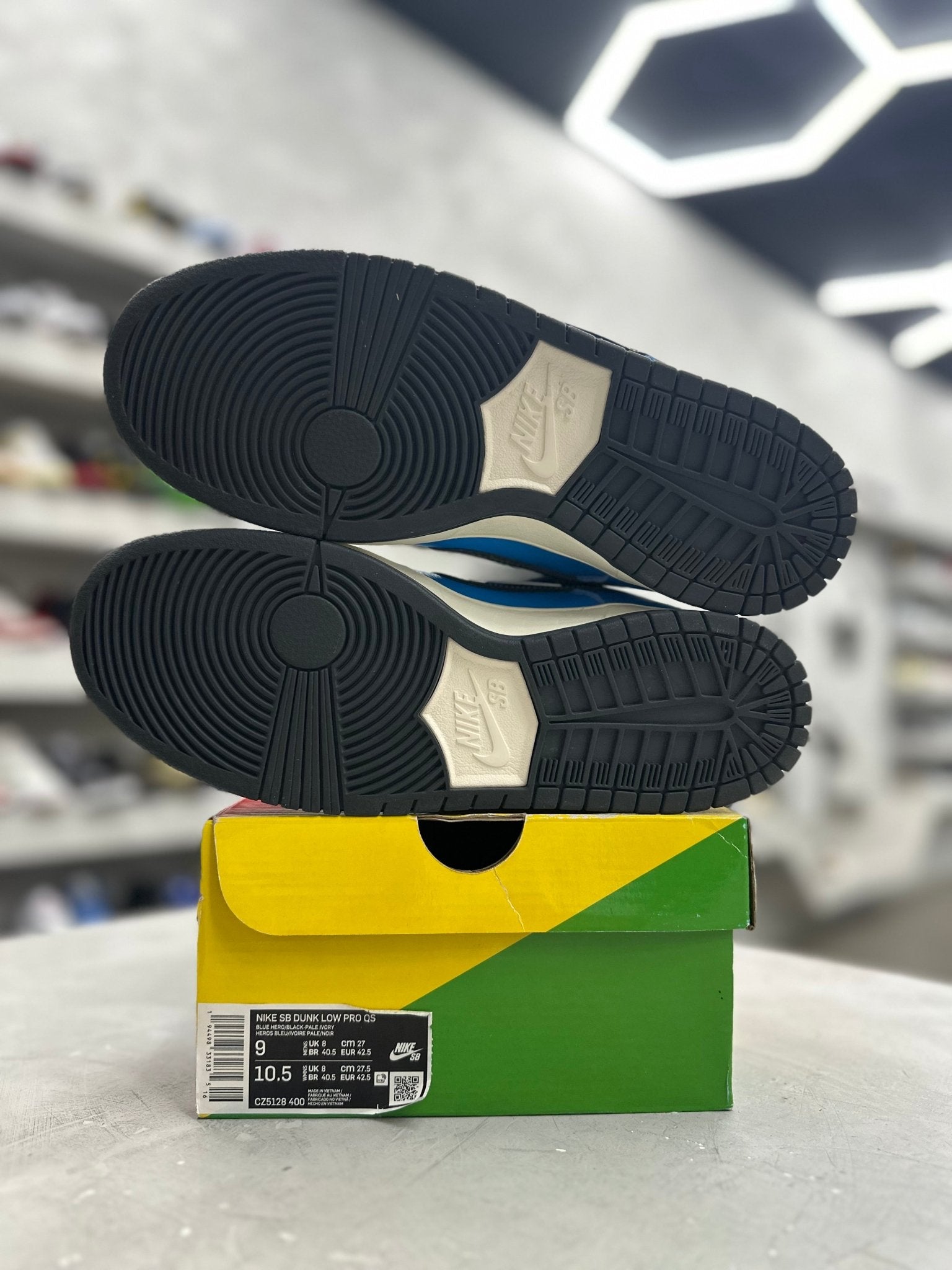 Nike SB Dunk Low Instant Skateboards Sz 9 (PREOWNED) - Restock AveNike SB Dunk Low Instant Skateboards Sz 9 (PREOWNED)Restock AveRestock Ave9Restock Ave