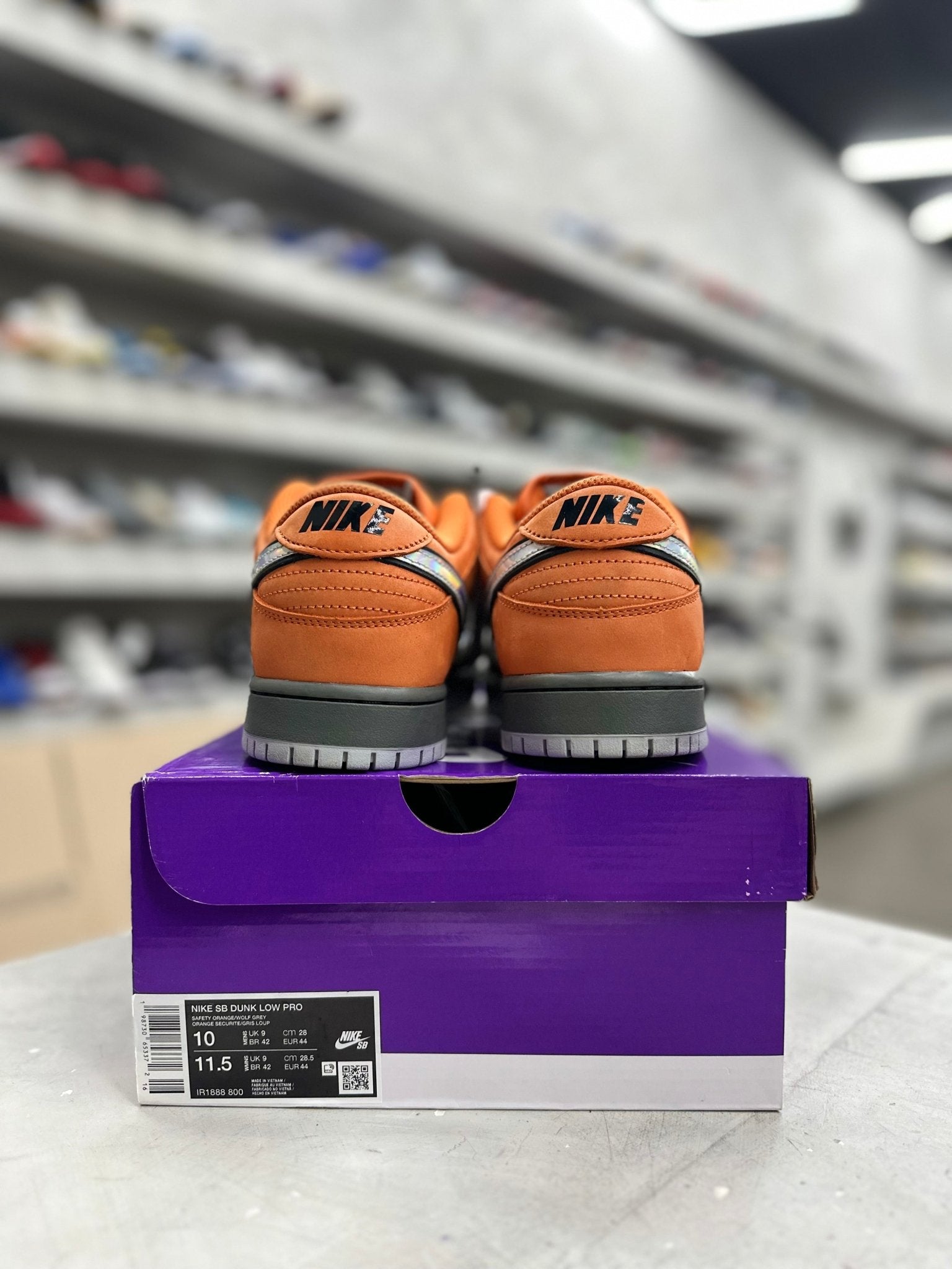 Nike SB Dunk Low Pro Muni Fast Pass Sz 10 (PREOWNED) - Restock AveNike SB Dunk Low Pro Muni Fast Pass Sz 10 (PREOWNED)Restock AveRestock Ave10Restock Ave
