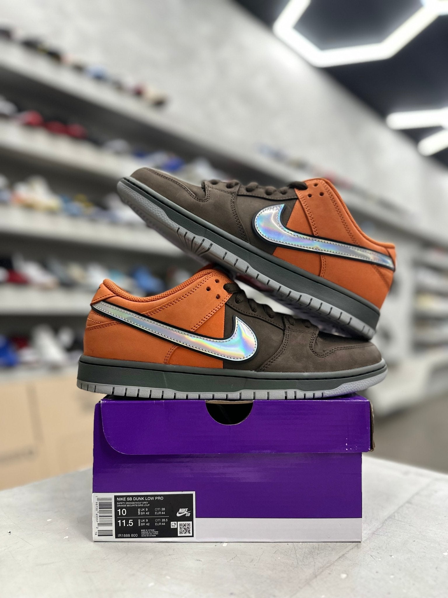 Nike SB Dunk Low Pro Muni Fast Pass Sz 10 (PREOWNED) - Restock AveNike SB Dunk Low Pro Muni Fast Pass Sz 10 (PREOWNED)Restock AveRestock Ave10Restock Ave